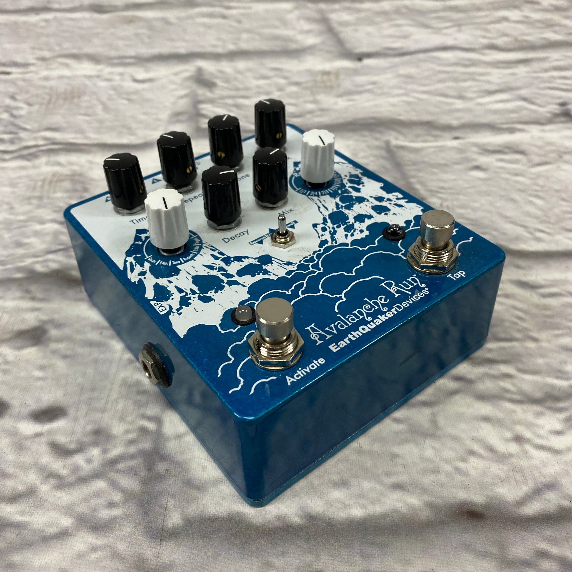 EarthQuaker Devices Avalanche Run Stereo Reverb & Delay Pedal
