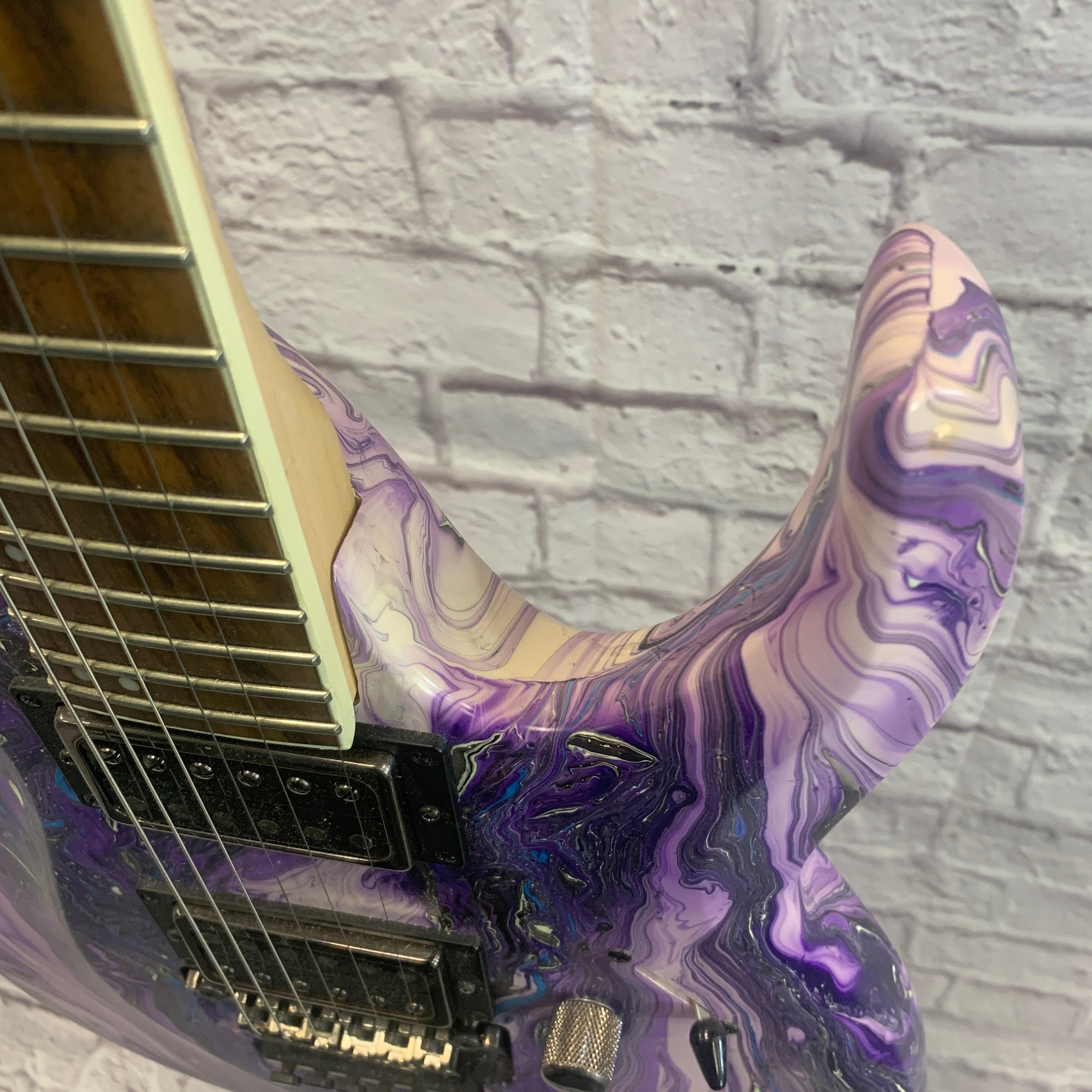 エレキギター　SPEAR Gladius ホログラム　パープル系 エレキギター SPEAR Gladius ホログラム パープル系 - メルカリ