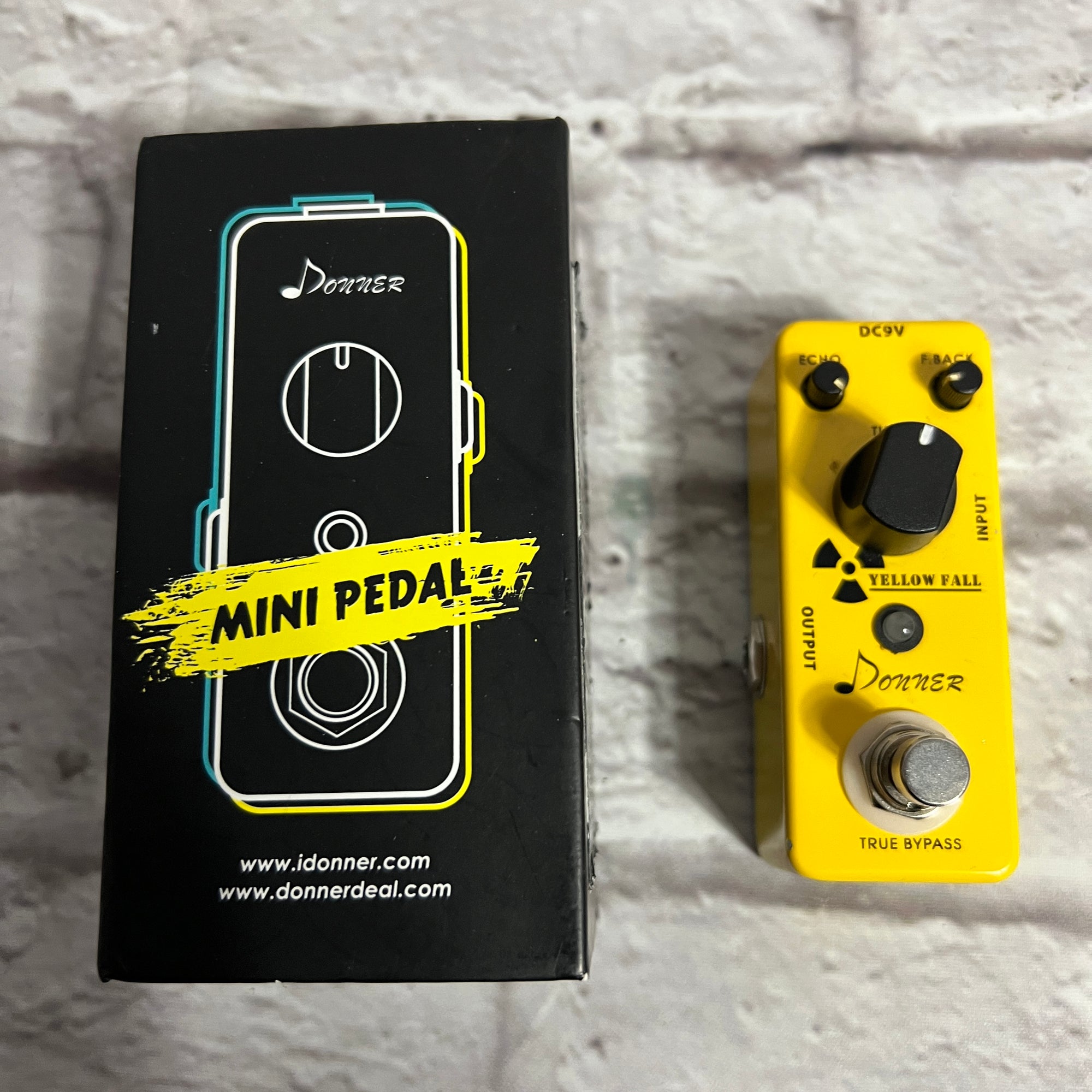 Donner Yellow Fall Mini Delay Pedal