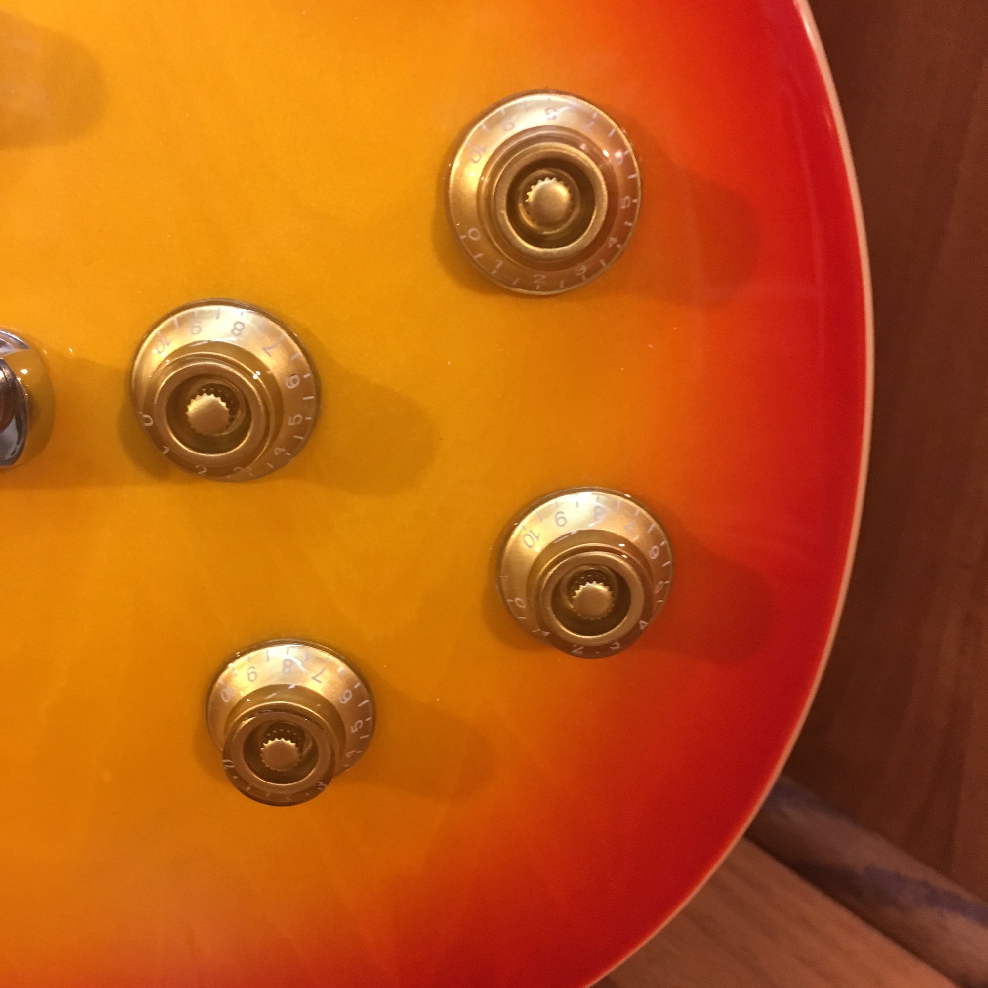 ** Ventura V28 Redburst LP Style Electric Guitar