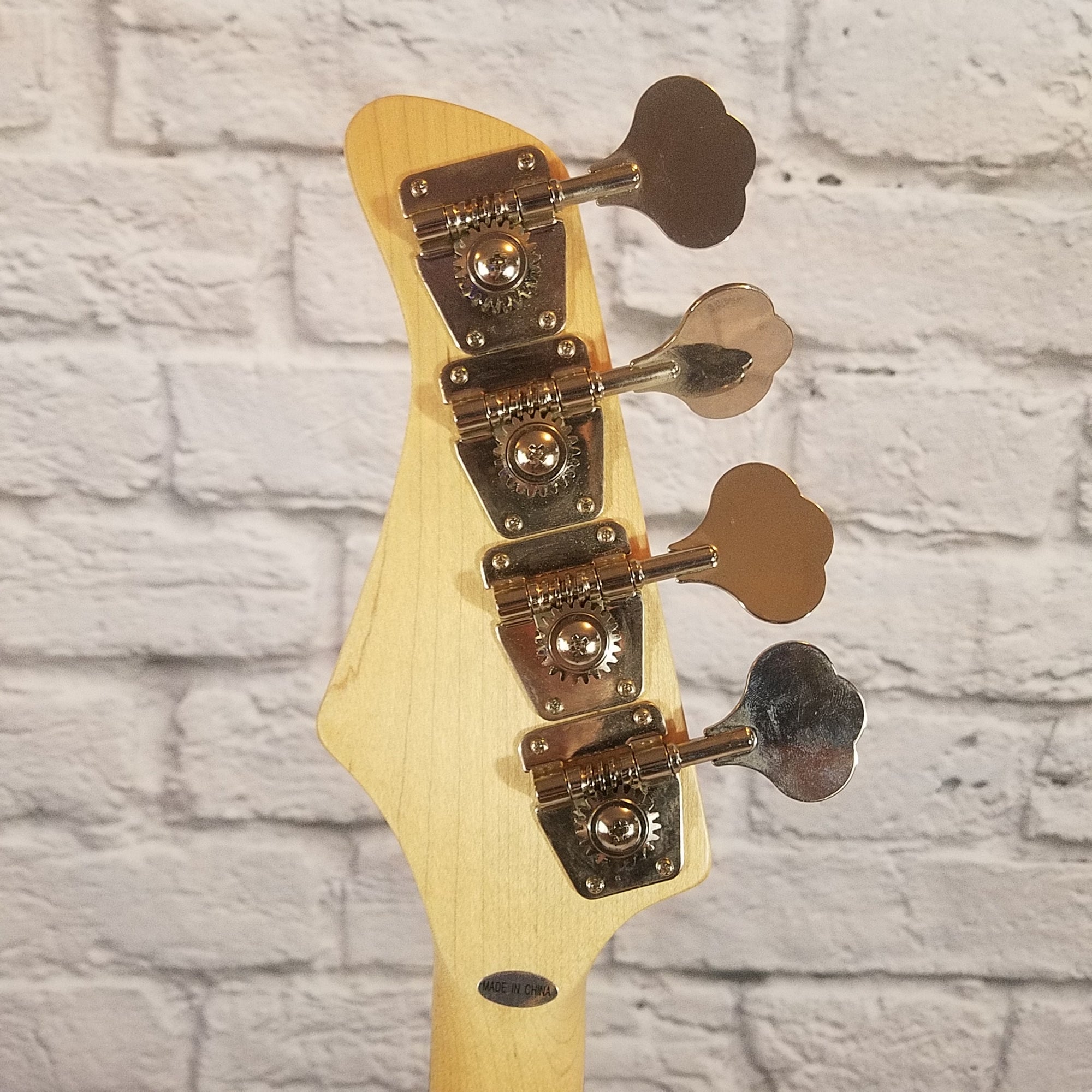 Fernandes 4 -String P Bass Sunburst