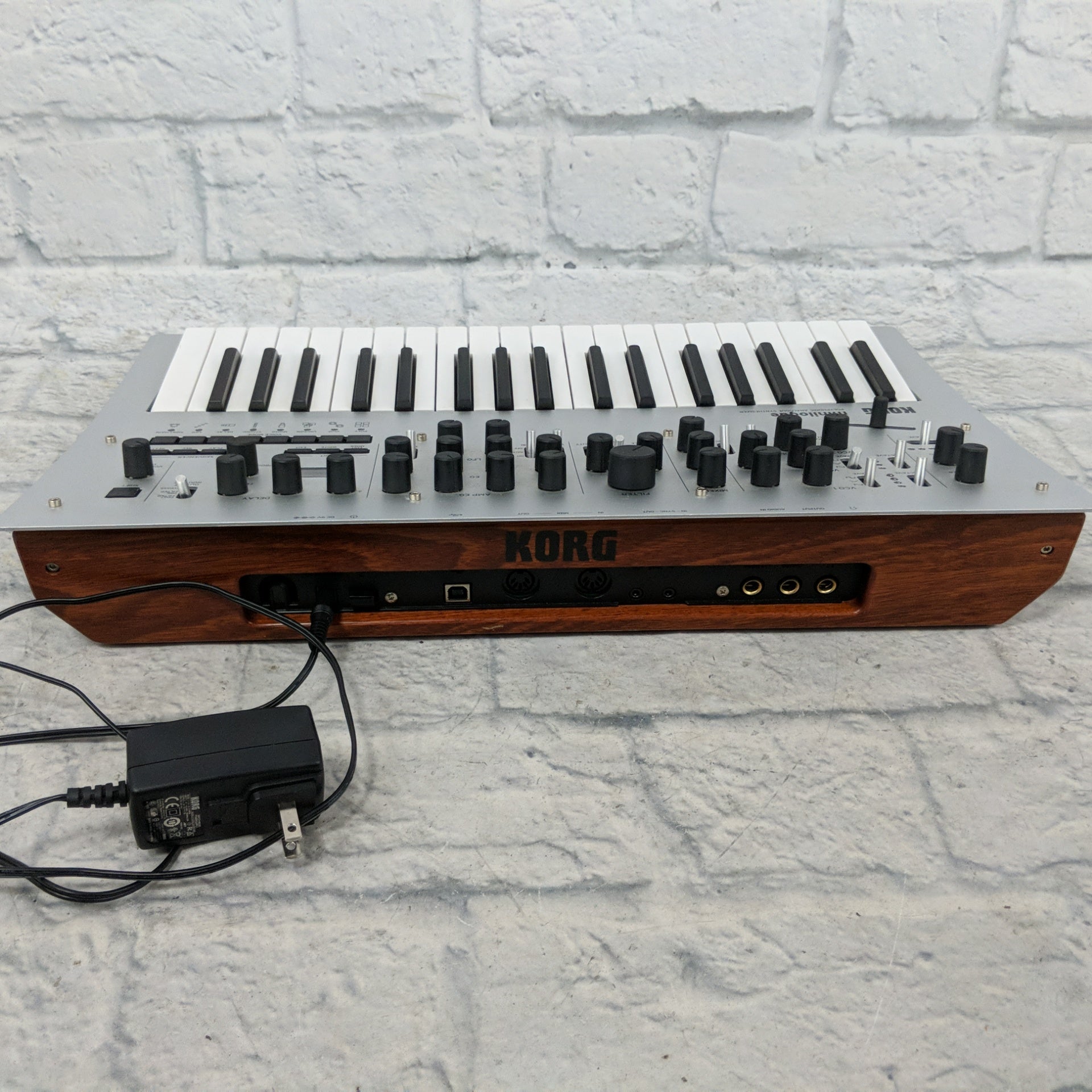 Korg Minilogue Synthesizer - Evolution Music