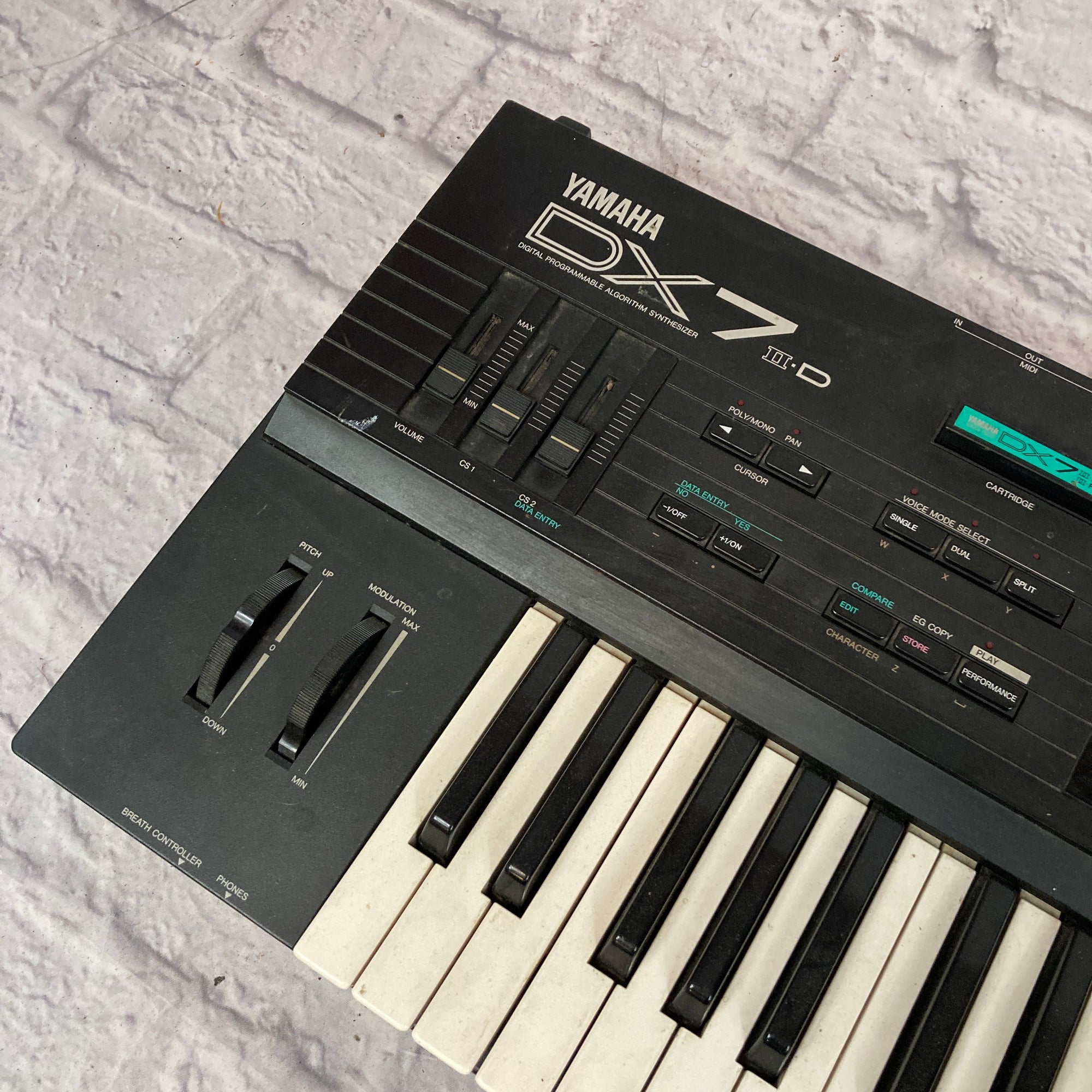 Yamaha DX7 Digital Synth - Evolution Music