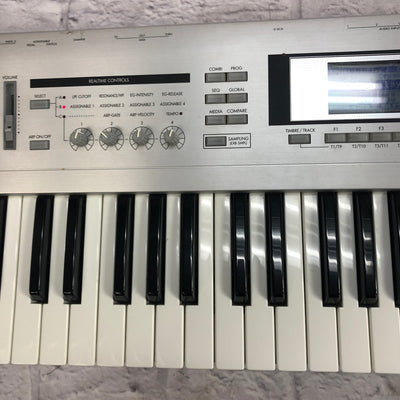 Korg Triton LE 76 Music Workstation