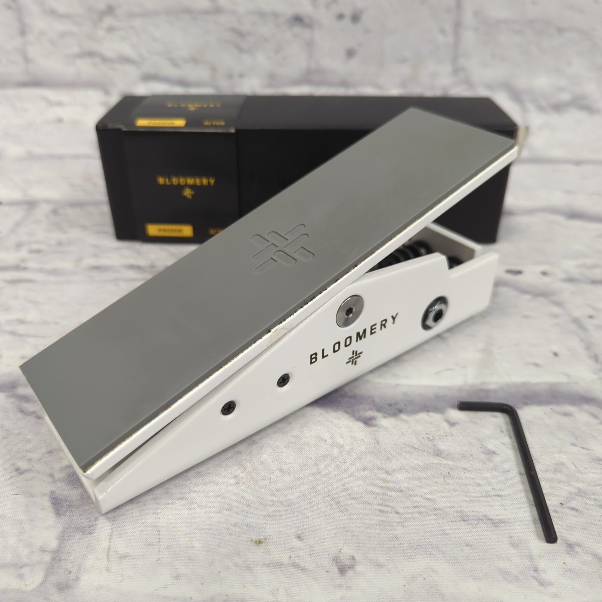 passive volume pedal Tapestry Audio Bloomery Passive Volume Pedal