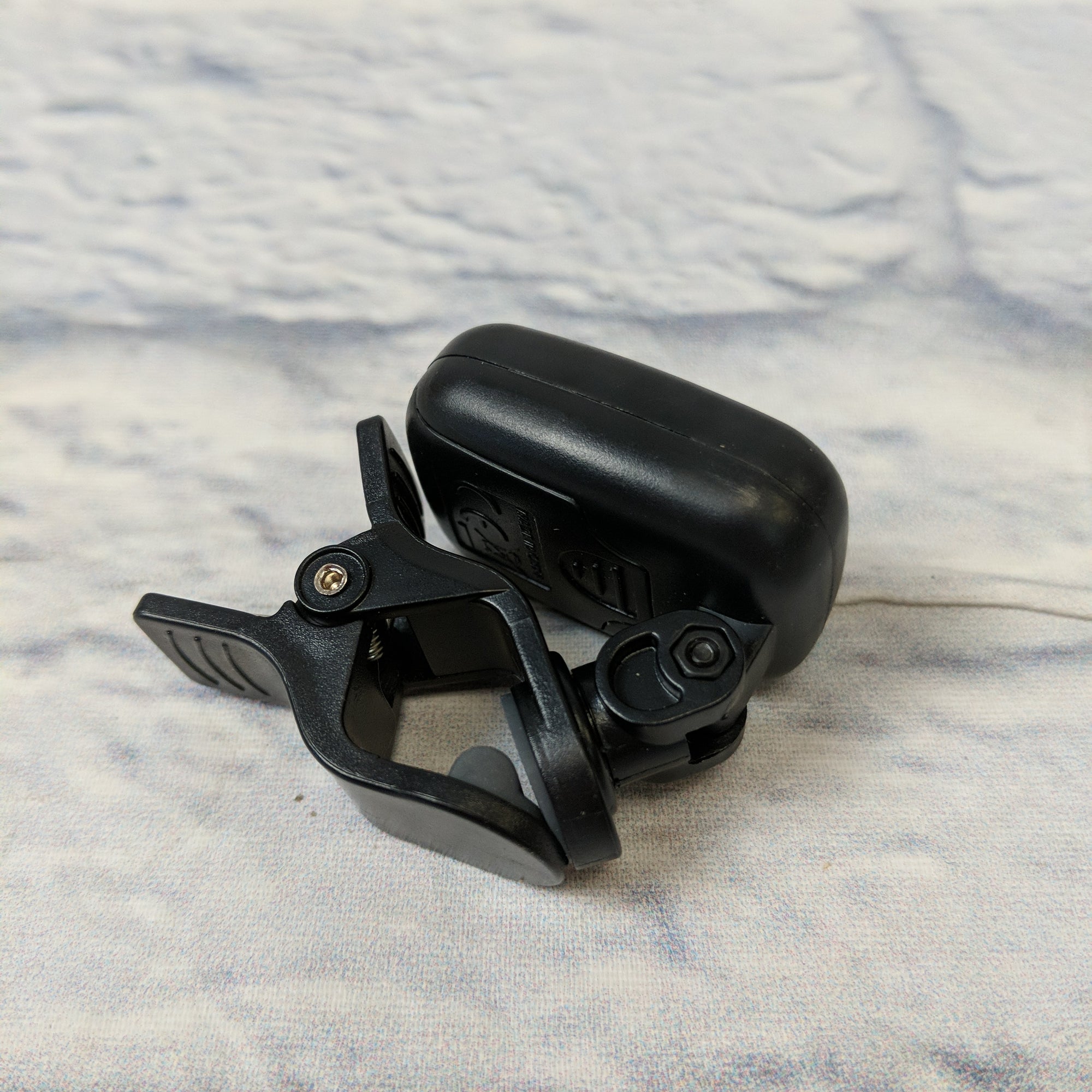 Alvarez AT15 clip on tuner