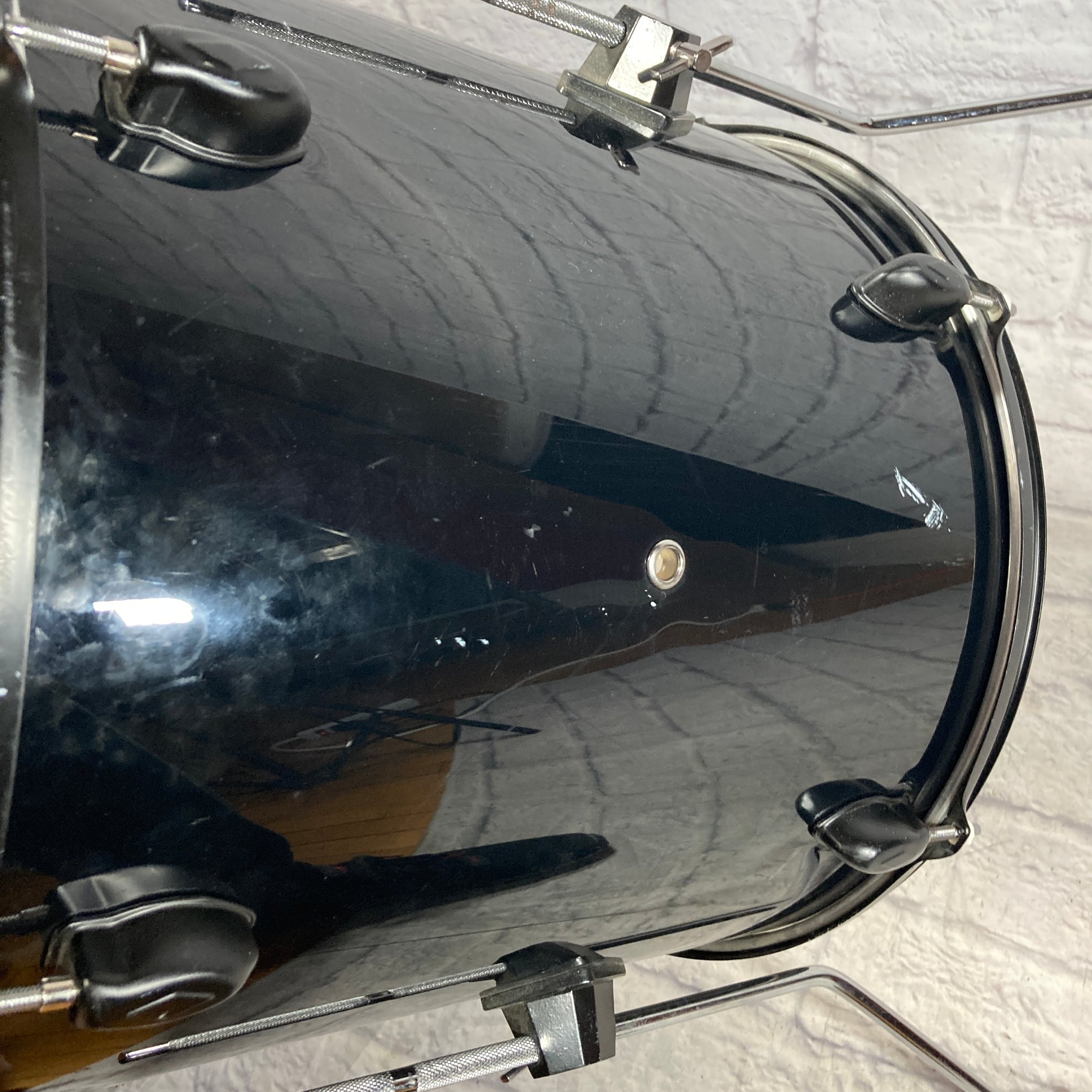 Unknown Black 16 x 16 Floor Tom