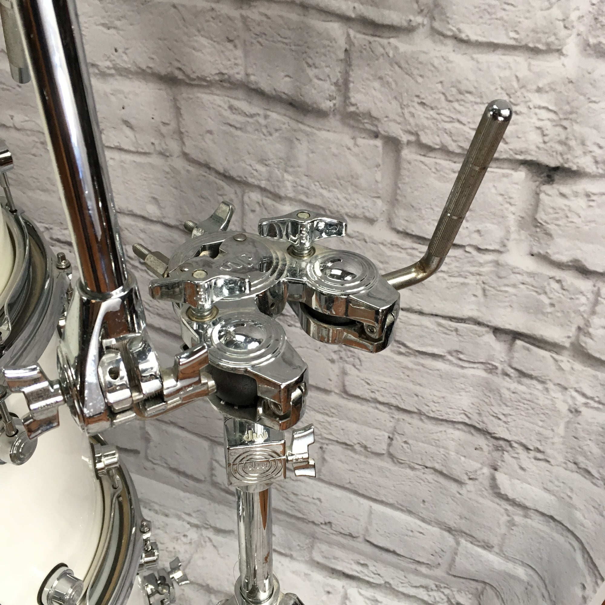 ** DW Performance Series 5 Piece Ice White w/ hardware