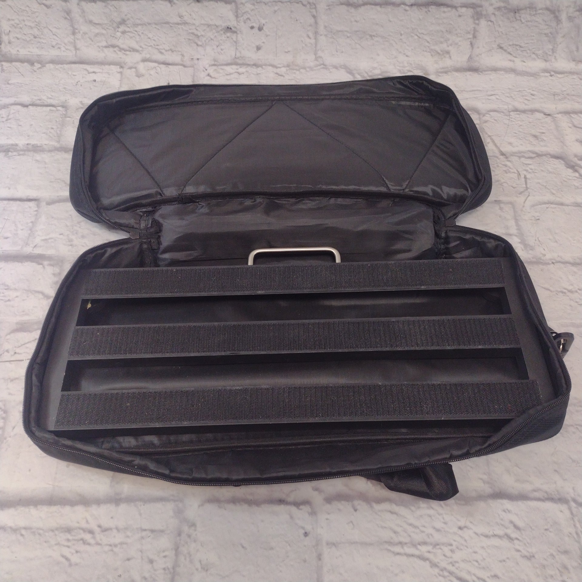 Unknown Pedalboard w/ Bag 20x7