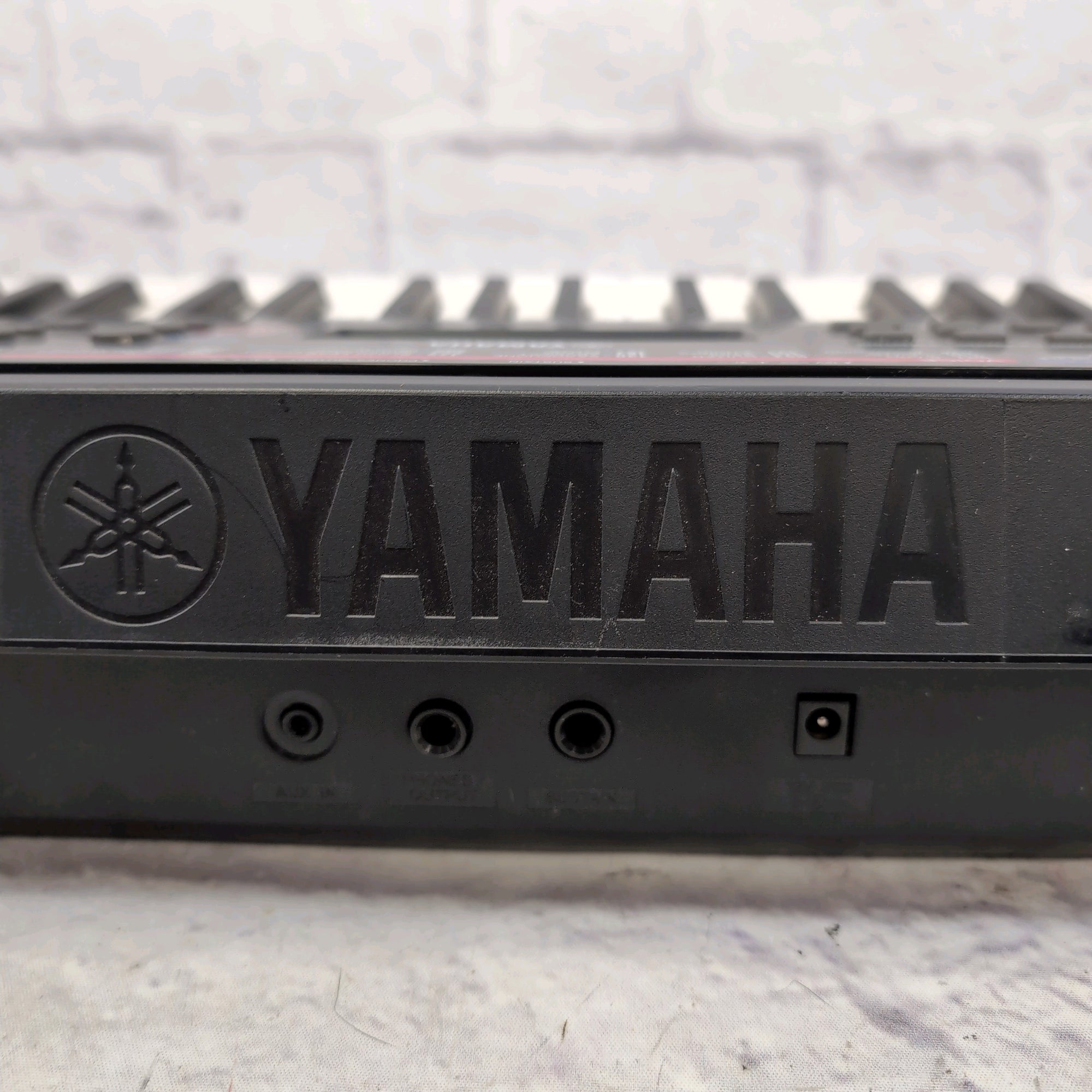 Yamaha PSR-E263 61-Key Electronic Keyboard