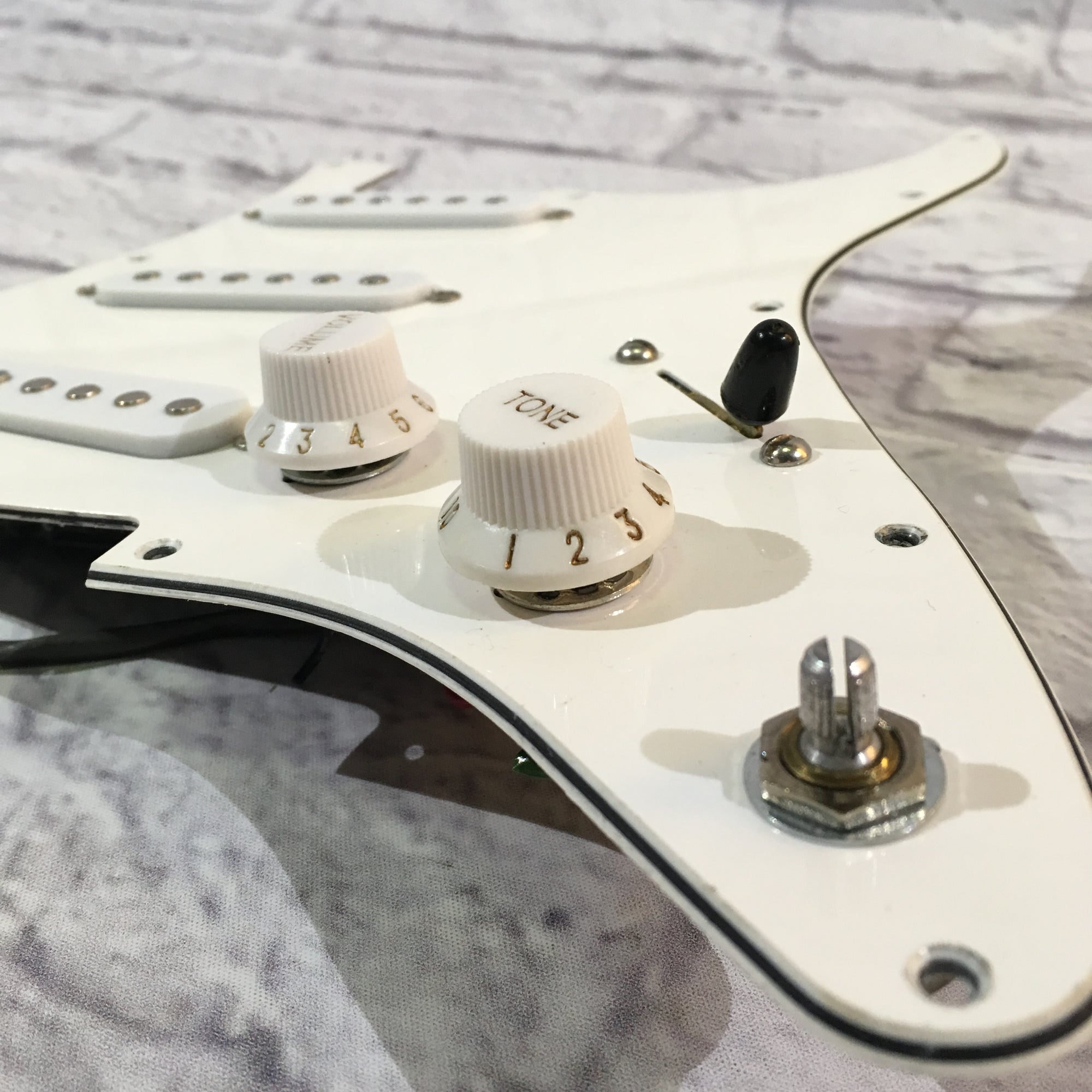 Unknown Loaded Stratocaster Pickguard White 3 Single Coil