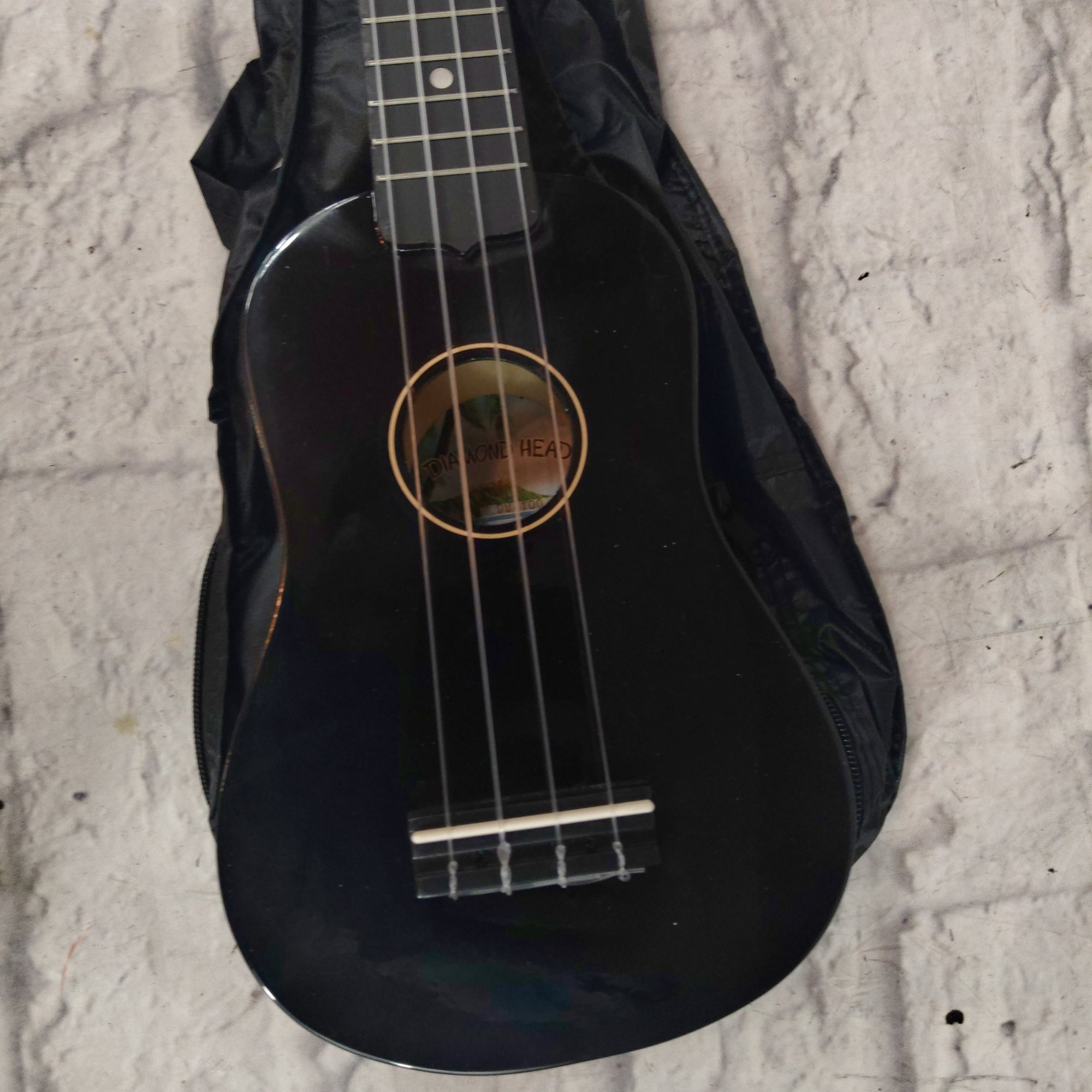 Diamond Head DU-100 Soprano Ukulele - Black