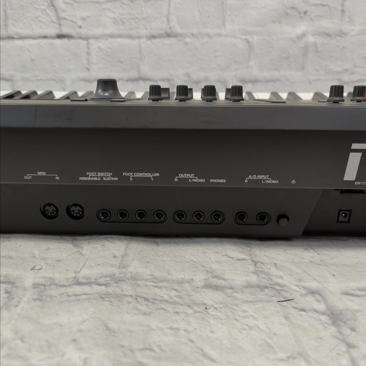 Yamaha Vintage EM150 6-Channel Powered Mixer with Spring Reverb