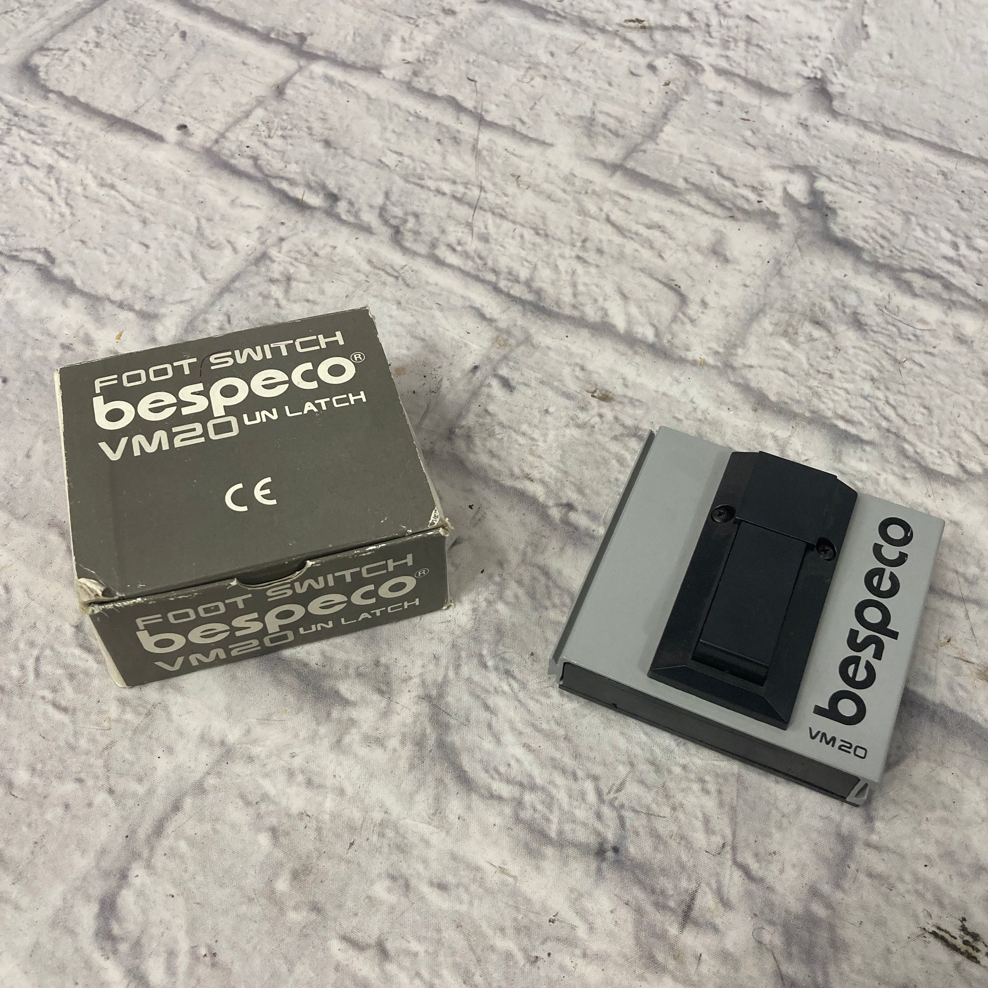 Bespeco VM-20 UN LATCH Sustain Footswitch