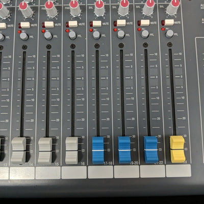 Allen & Heath ZED-22FX 22-Channel w/ Case
