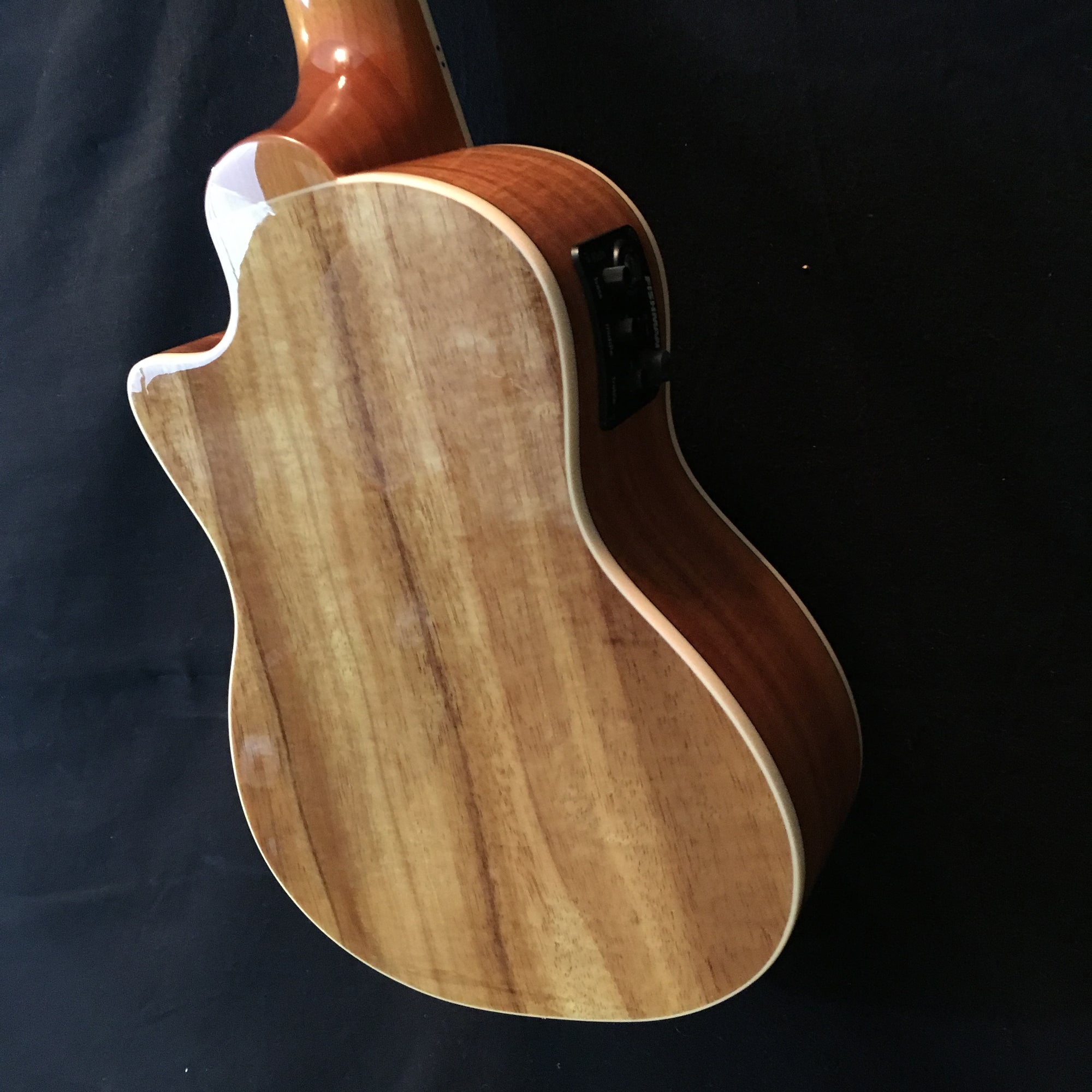 Mitchell MU100CE Acoustic-Electric Concert Ukulele Natural Koa