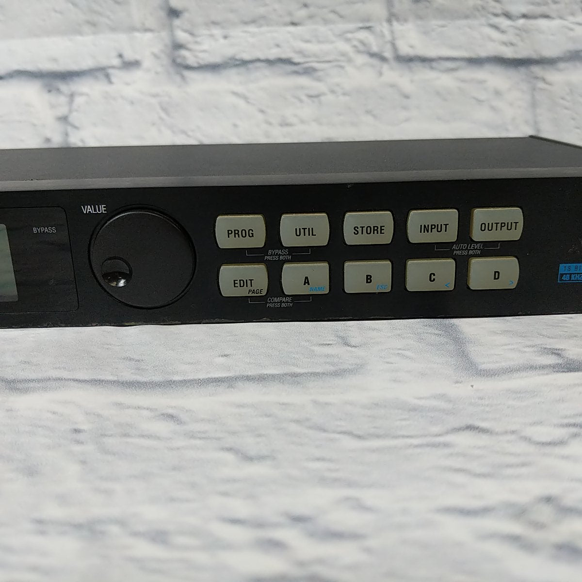 Alesis Reverb Rack Alesis MidiVerb4 Rack Reverb Effects Unit - Evolution Music