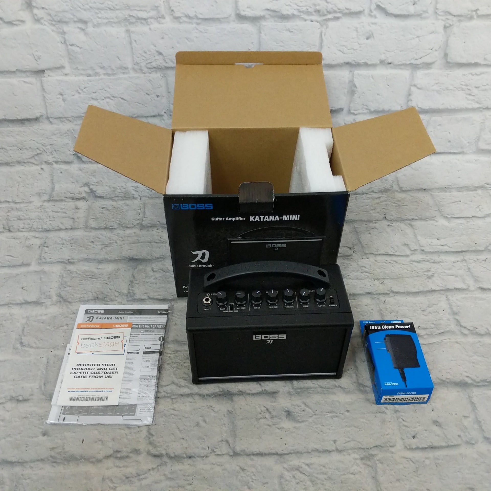 Boss KTN-MINI Katana Mini 7-Watt 1x4 Modeling Guitar Combo with Bonus Power Supply