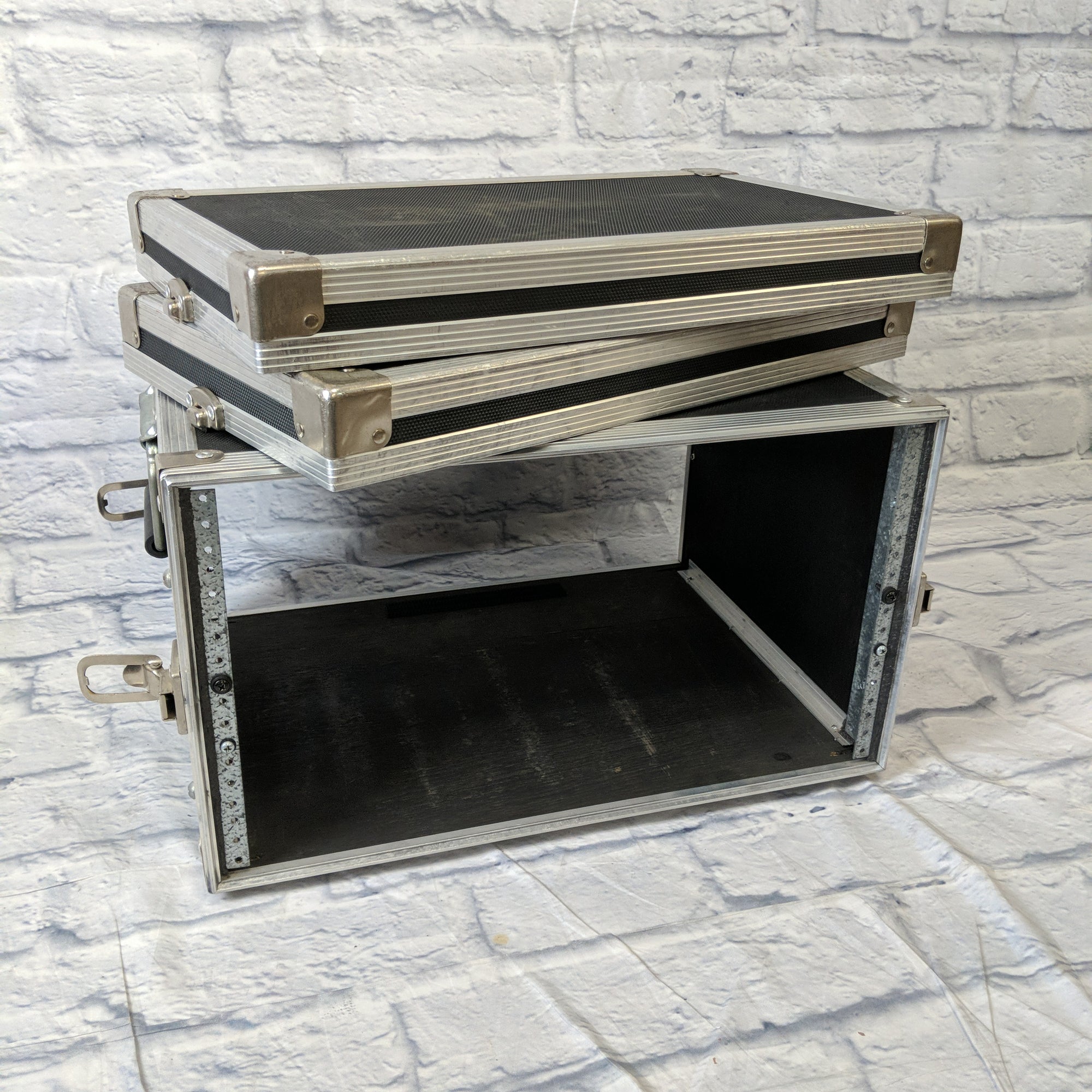 Unknown 6U Rack Case with Briefcase Latches