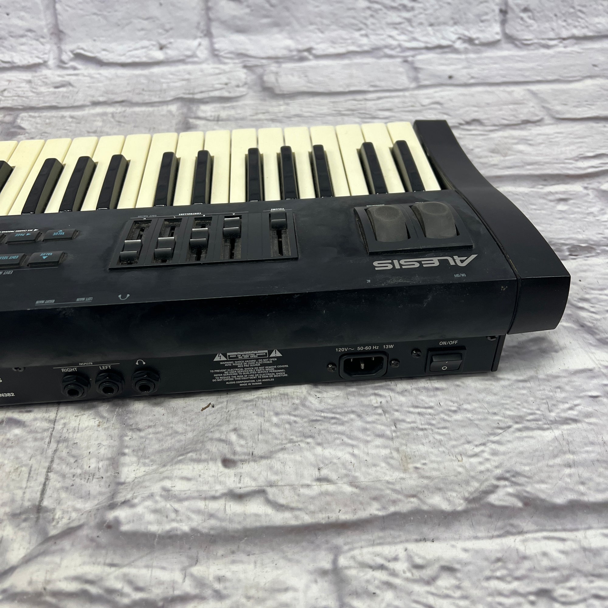 ALESIS QS6.1 アレシス シンセサイザー ケース付き ALESIS QS6.1 アレシス シンセサイザー ケース付き - メルカリ