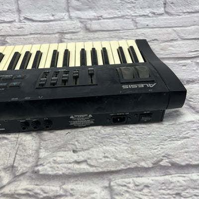 Alesis QS6.1 w case and cover
