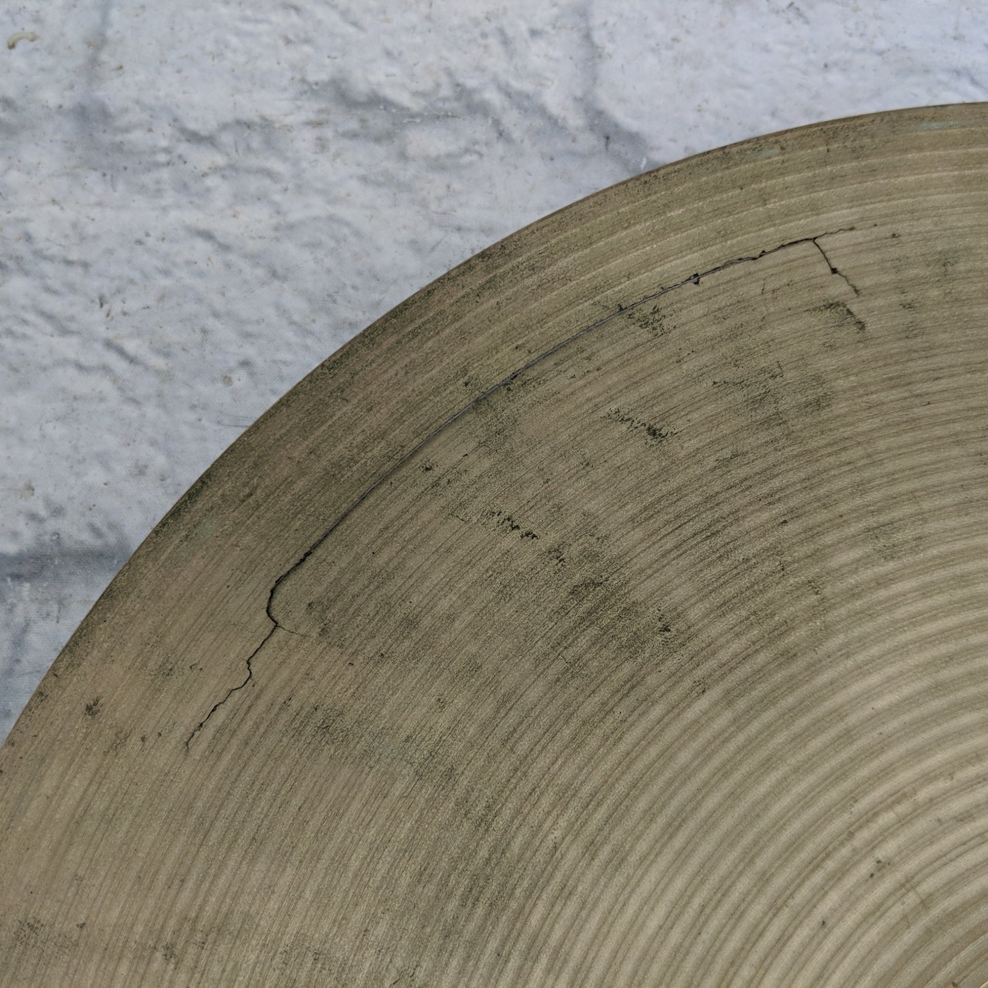 Zildjian A Series 16" Medium Thin Crash Cymbal (cracked)