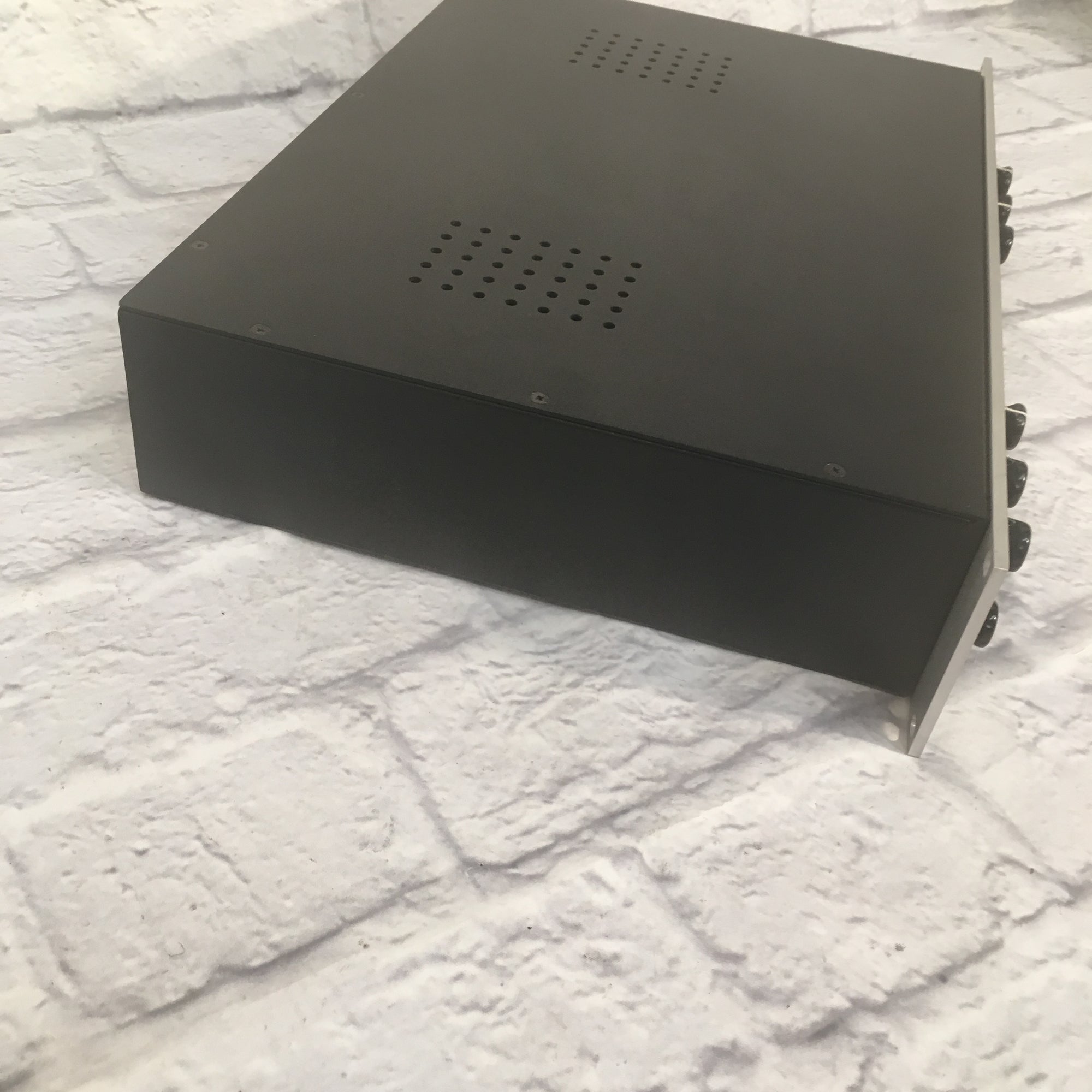 Universal Audio 2-1176 Stereo Compressor Limiter