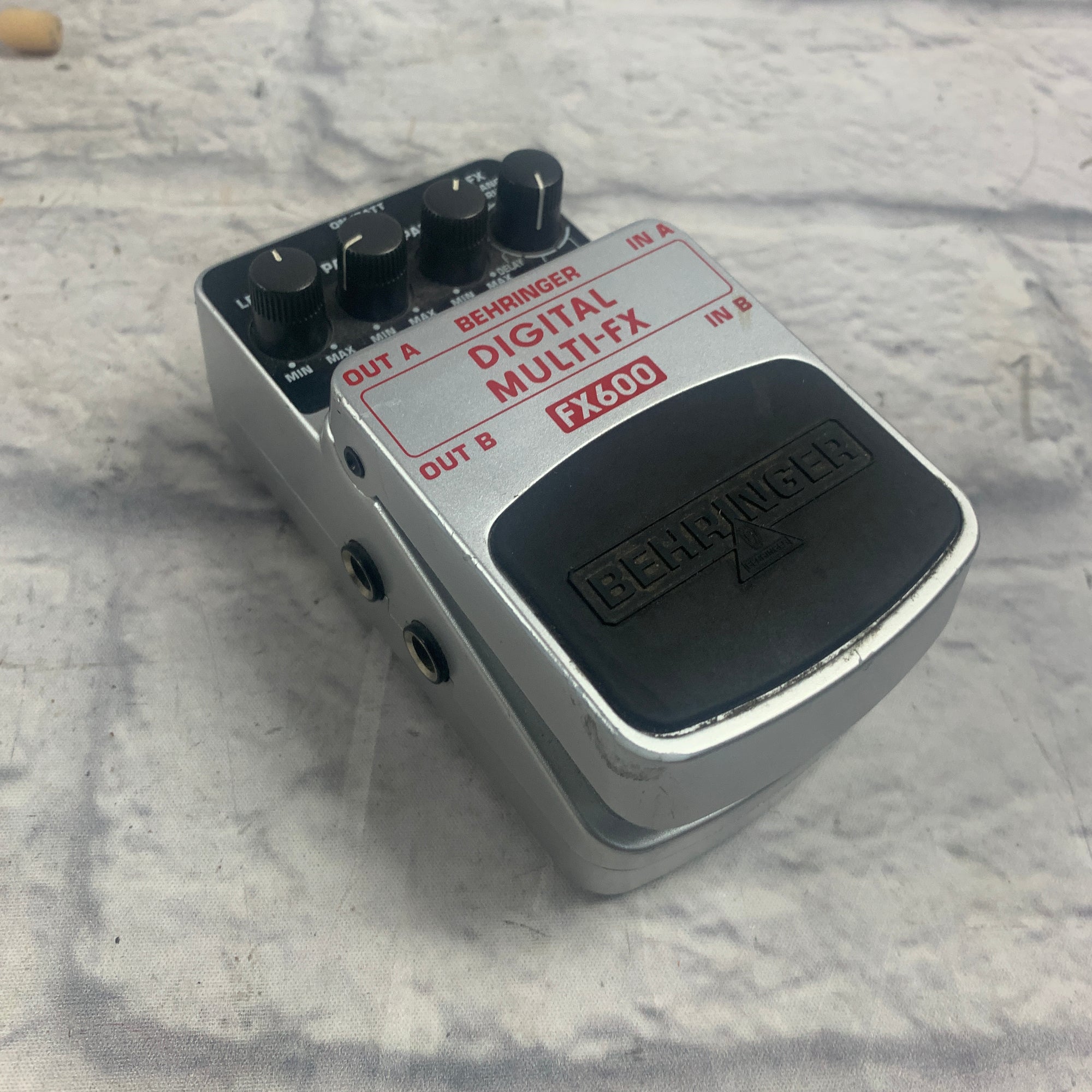behringer fx600 digital multi-fx pedal Behringer FX600 Digital Multi-FX Effects Pedals