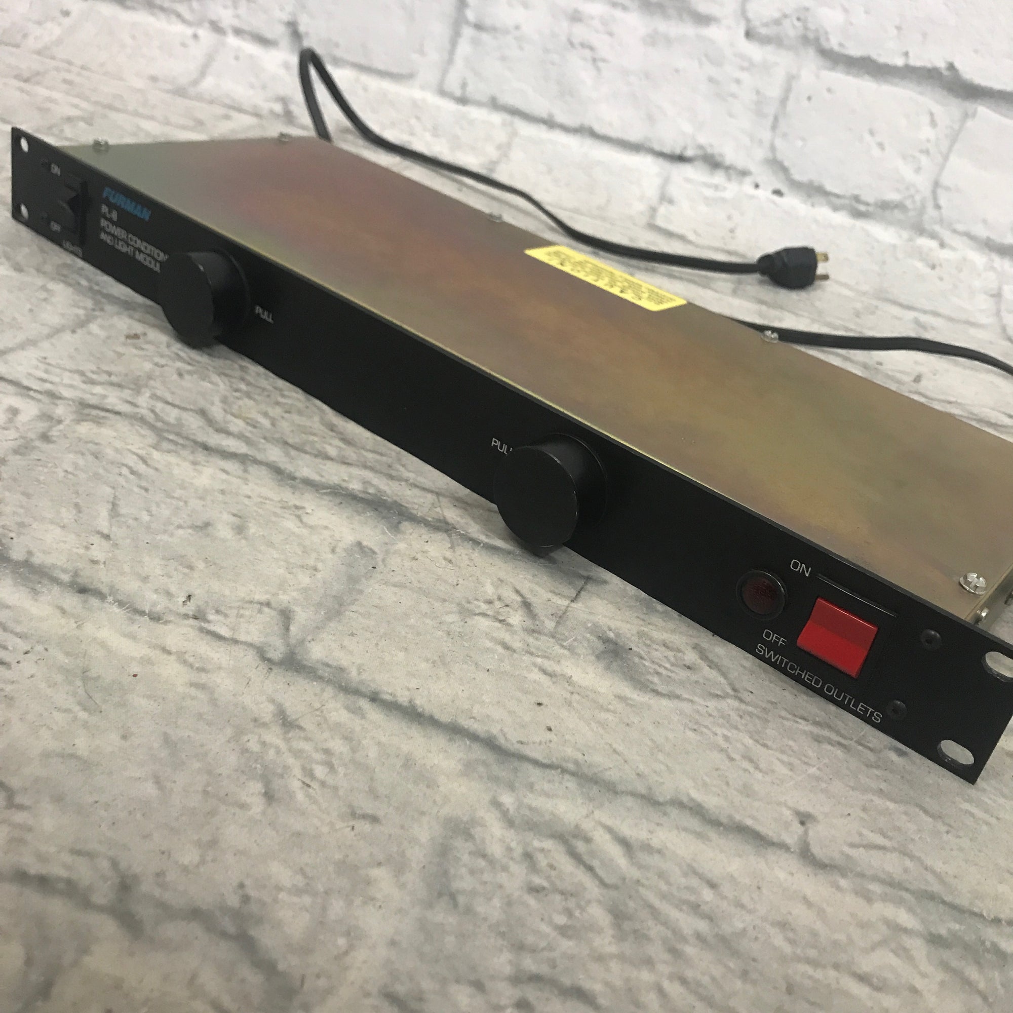 Furman PL-8 Power Conditioner 10 Amp 8 Outlet