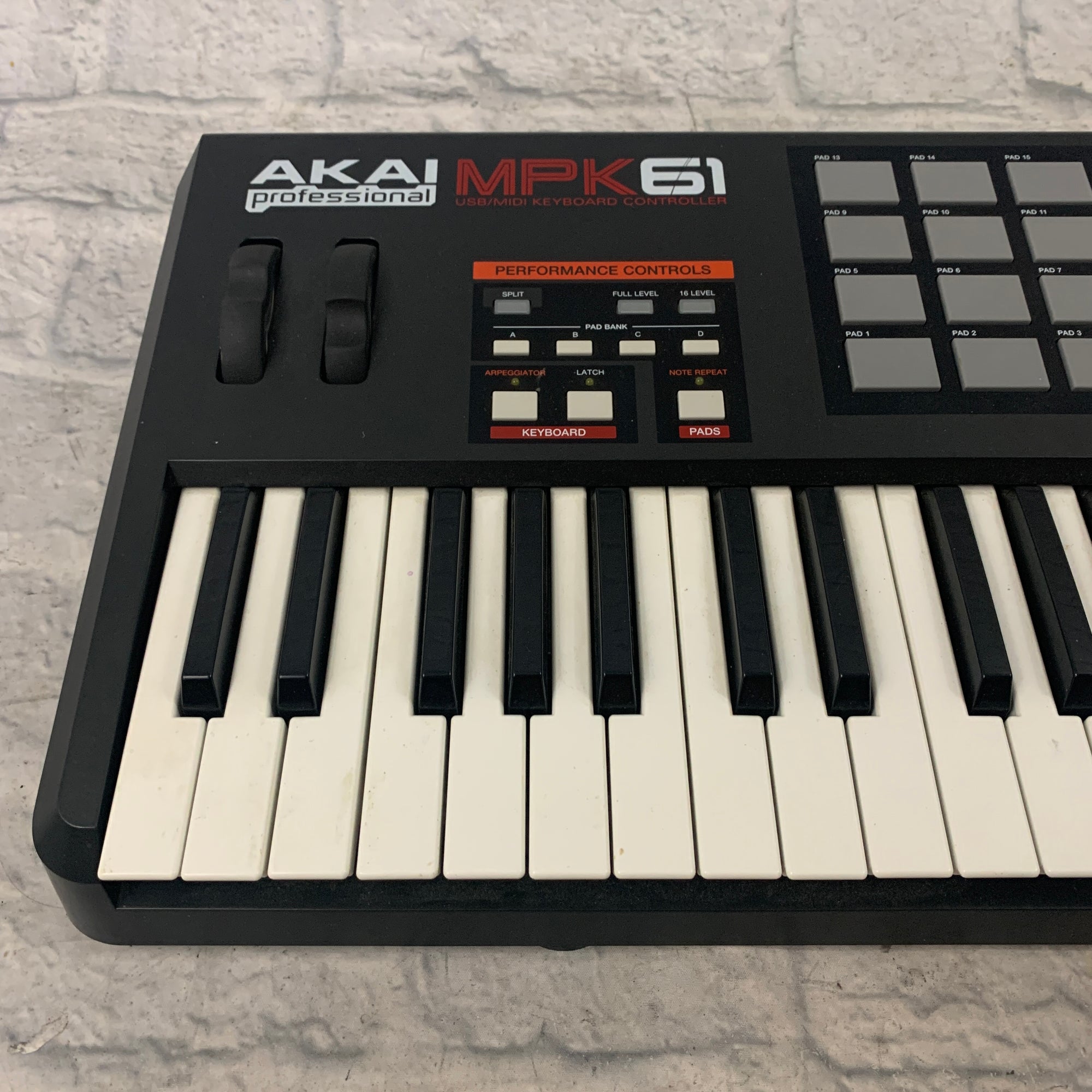 Akai MPK61 Midi Controller - Evolution Music