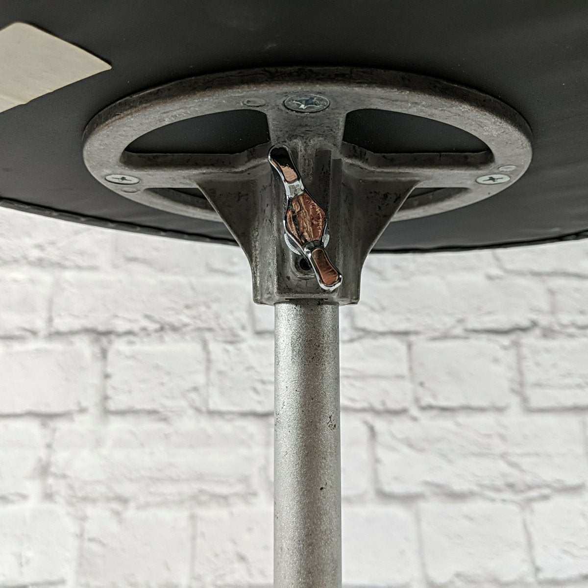 Gibraltar Saddle Drum Throne