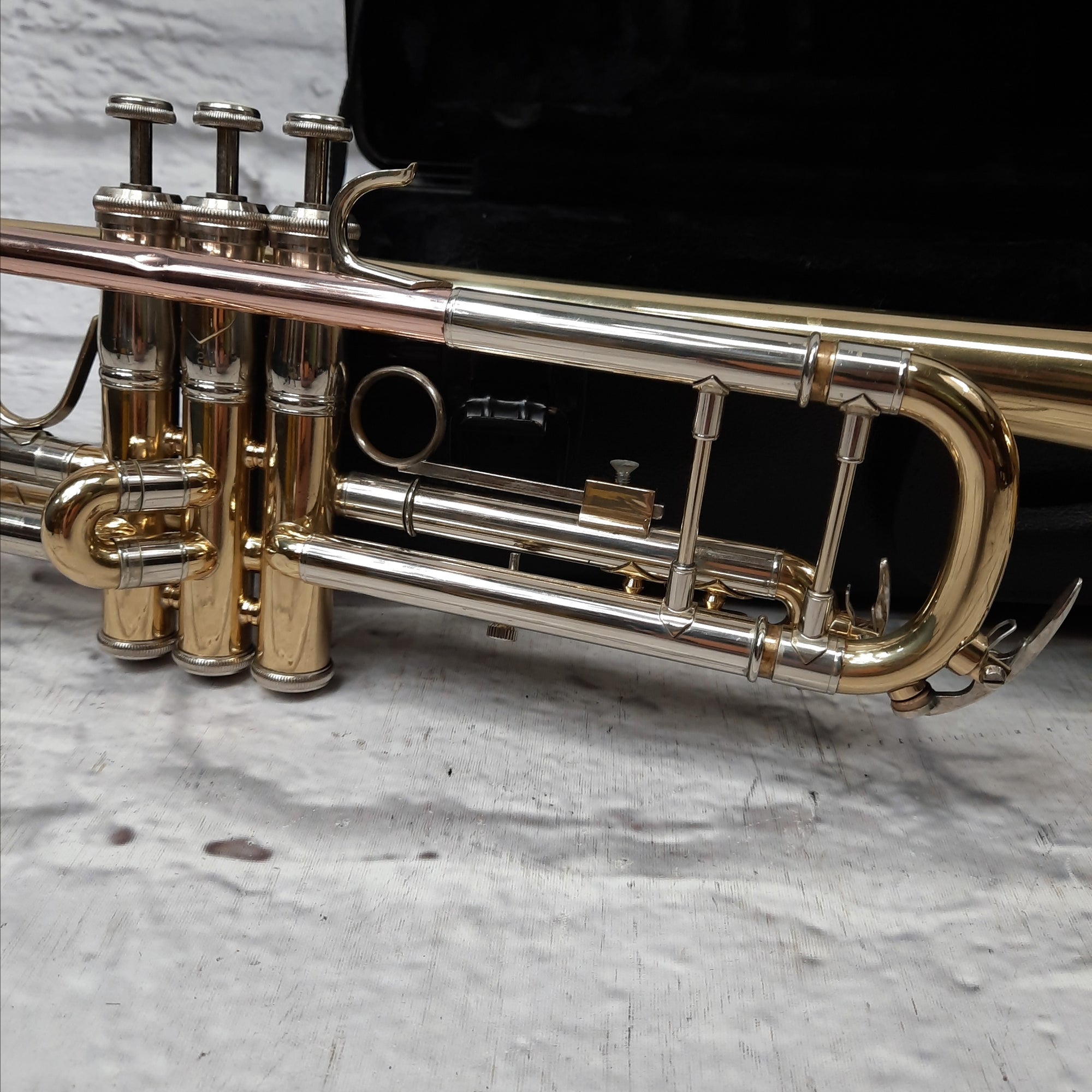Bach TR-500 Trumpet w/case
