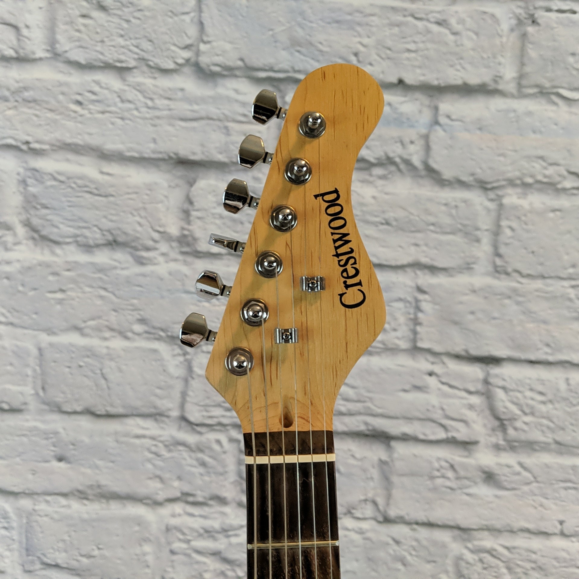 Crestwood Strat Electric Guitar Strawberry Sparkle Burst Finish