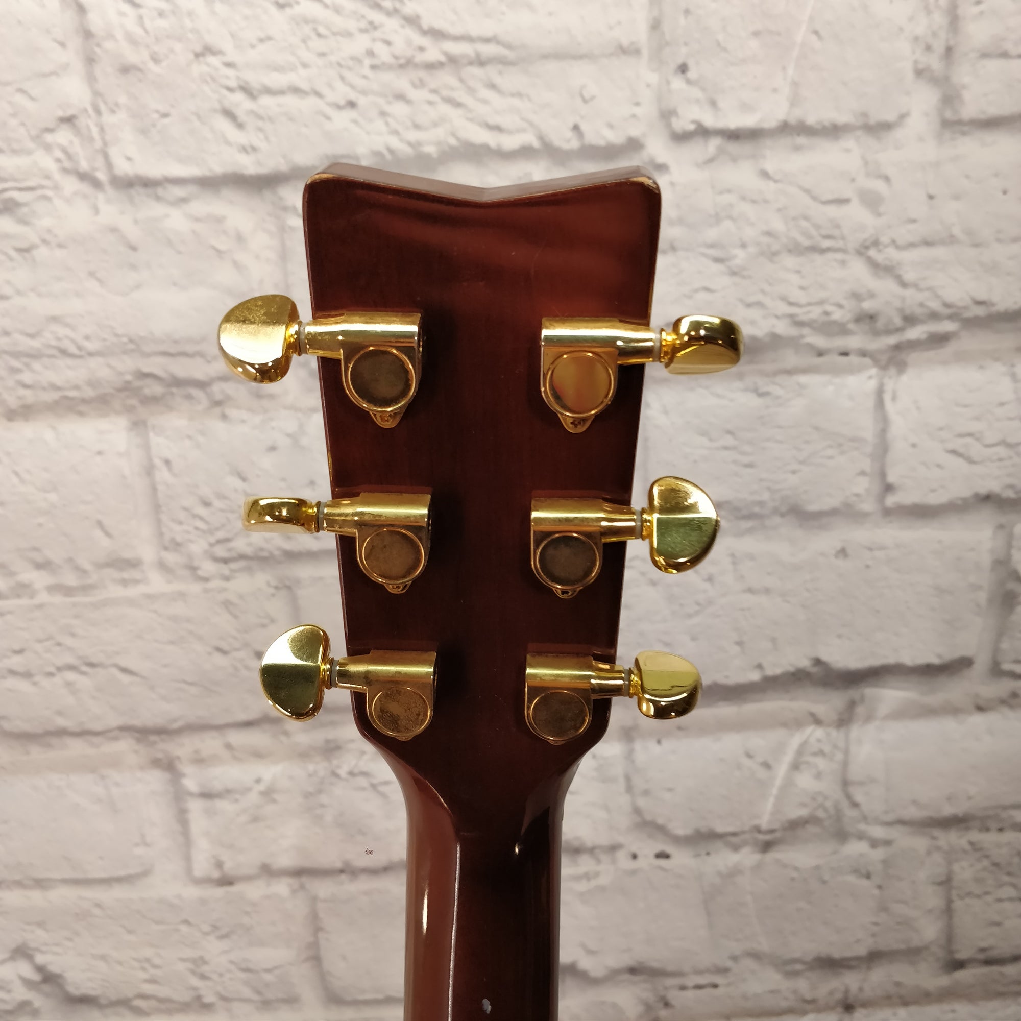 Yamaha F335 Acoustic Guitar