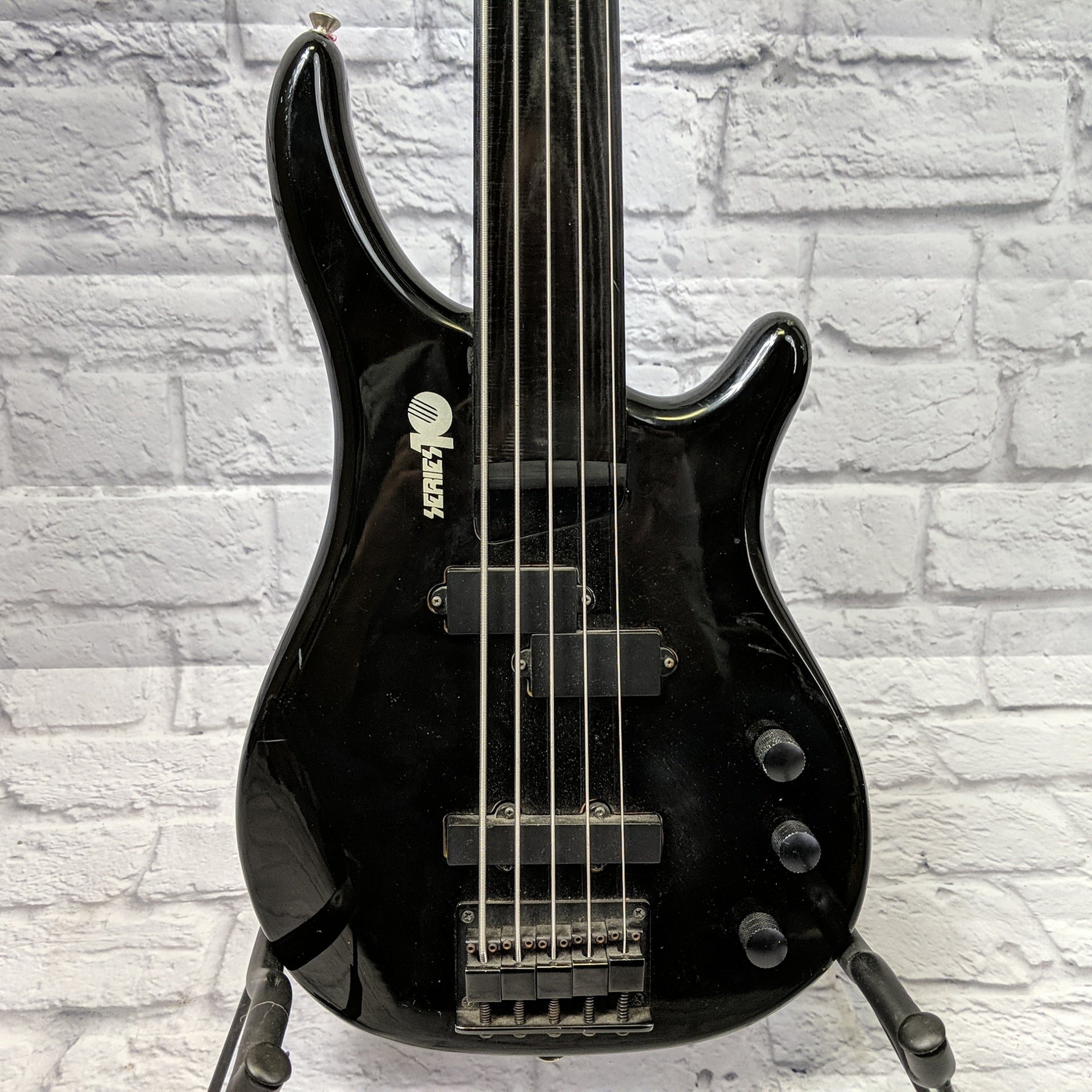 ** Series 10 5 String Fretless Active Bass