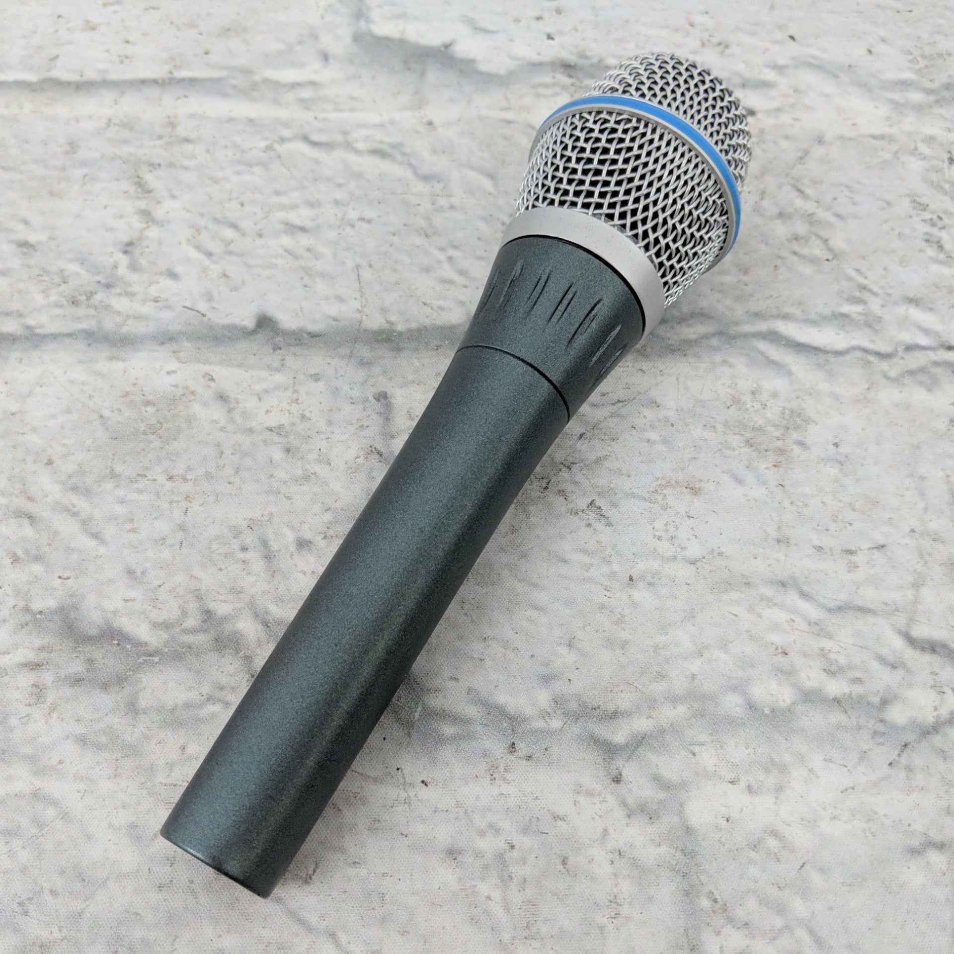 Shure Beta 87A Handheld Supercardioid Condenser Microphone