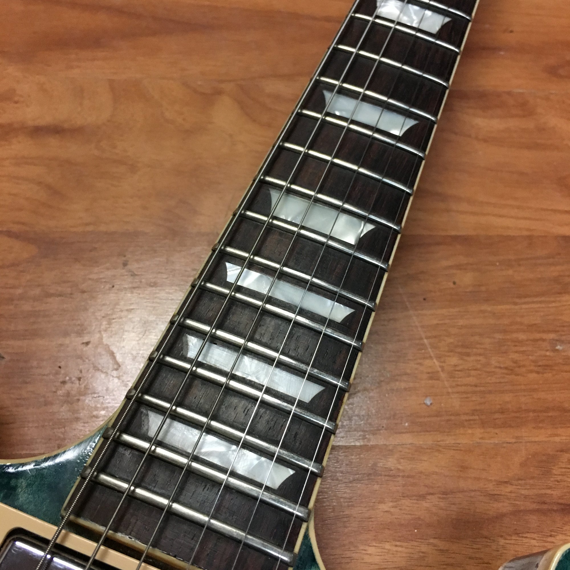 ** Gatto Thinline Semi-Hollow Electric Guitar w/ Case
