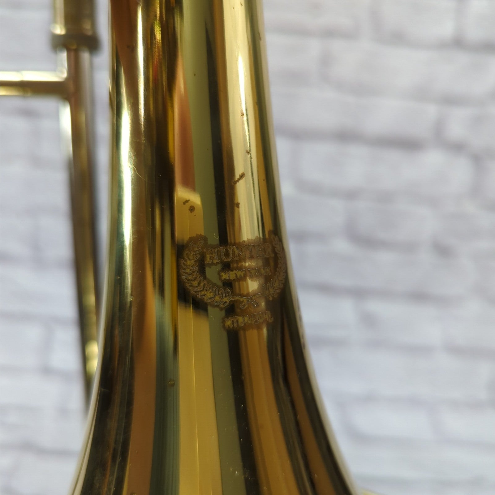 Hunter 6420L Bb Student Slide Trombone - Includes 12C mouthpiece and hard case - Ready to play!