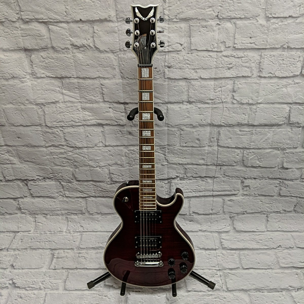 Dean Thoroughbred Deluxe Scary Cherry