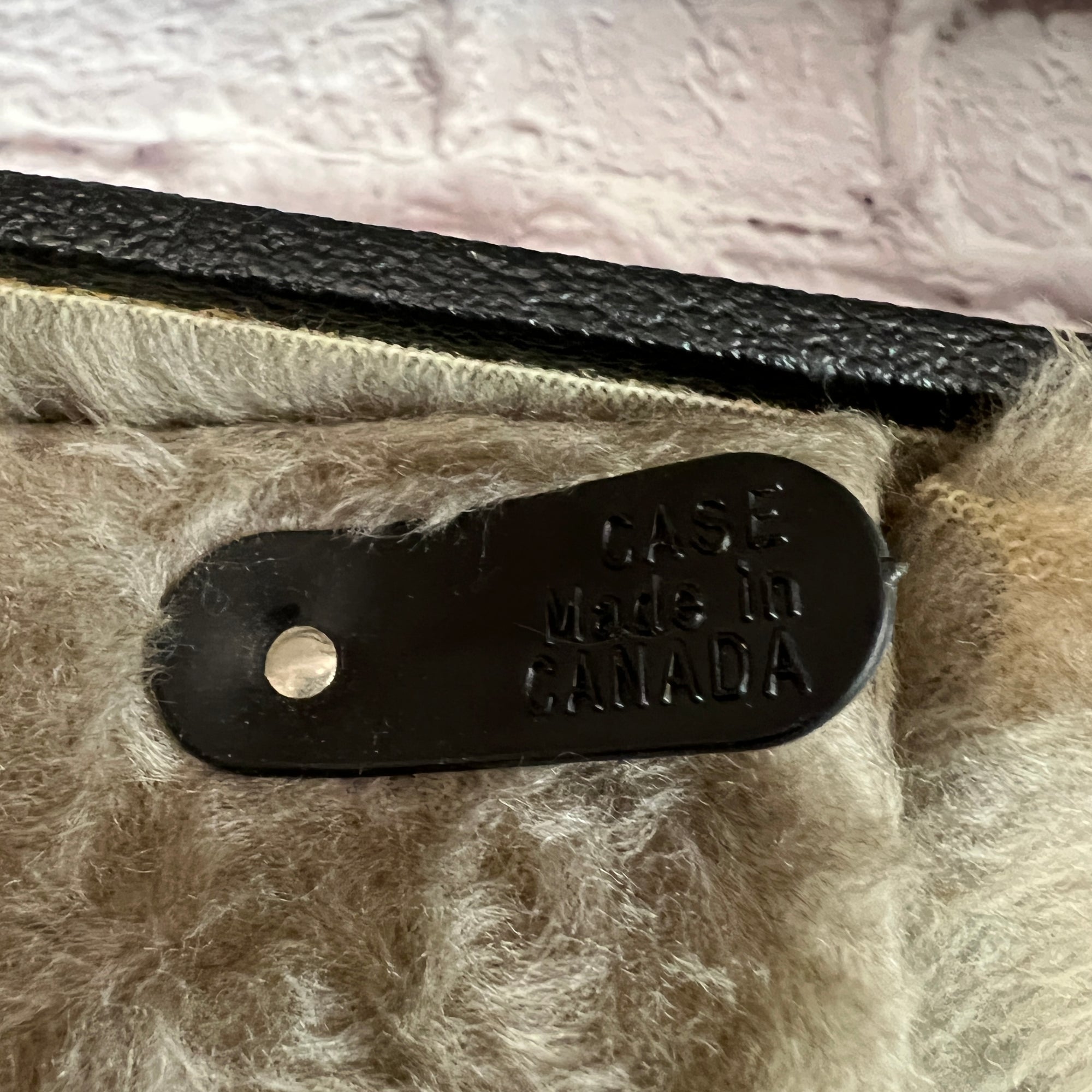 Unknown Acoustic Guitar Hard Shell Case