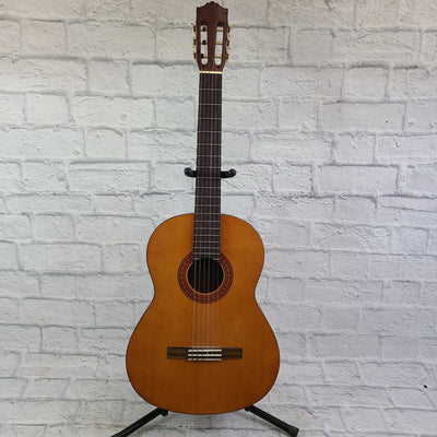 Yamaha C-40 Classical Acoustic Guitar w/ Chipboard Case