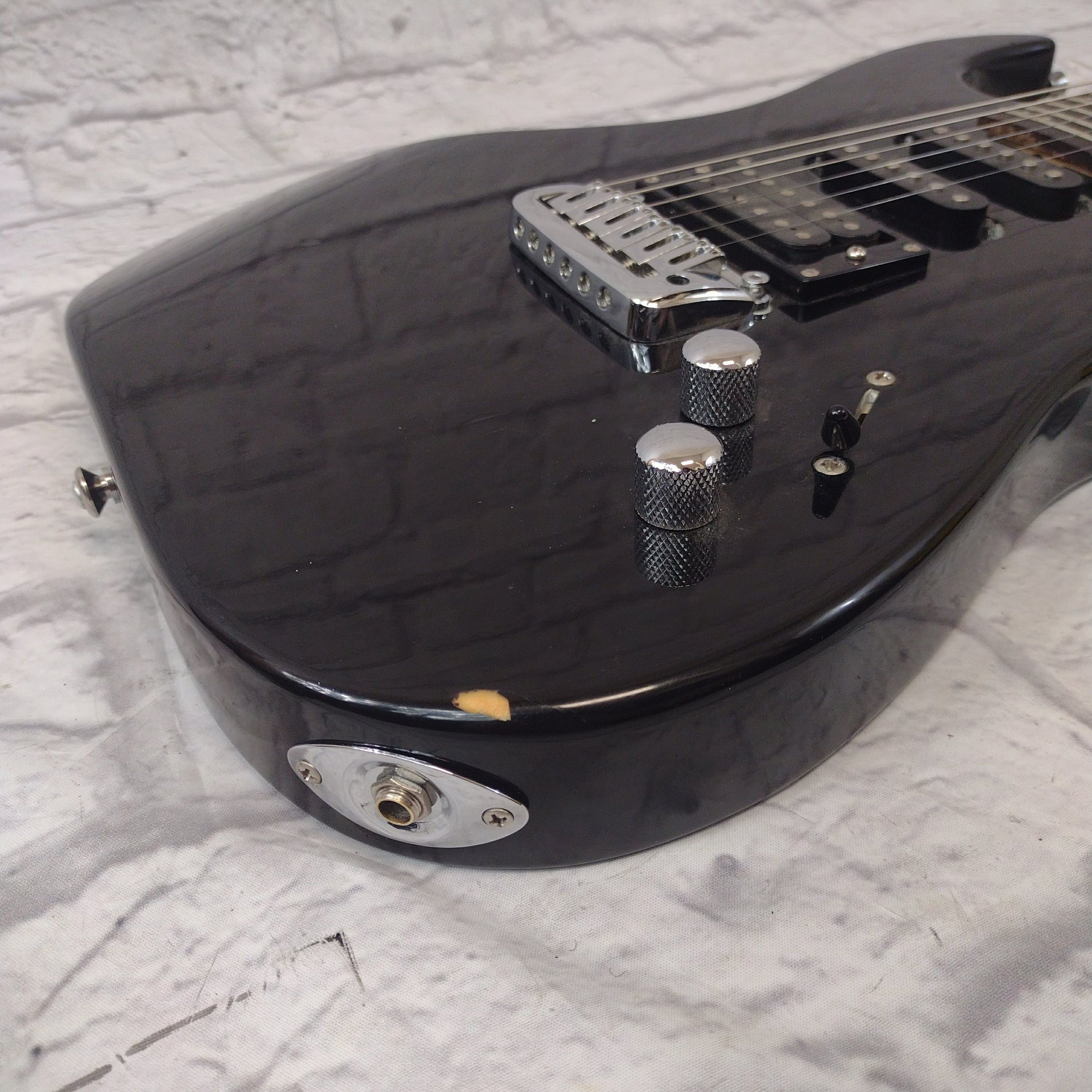 Washburn X Series H S S Strat Black - Evolution Music
