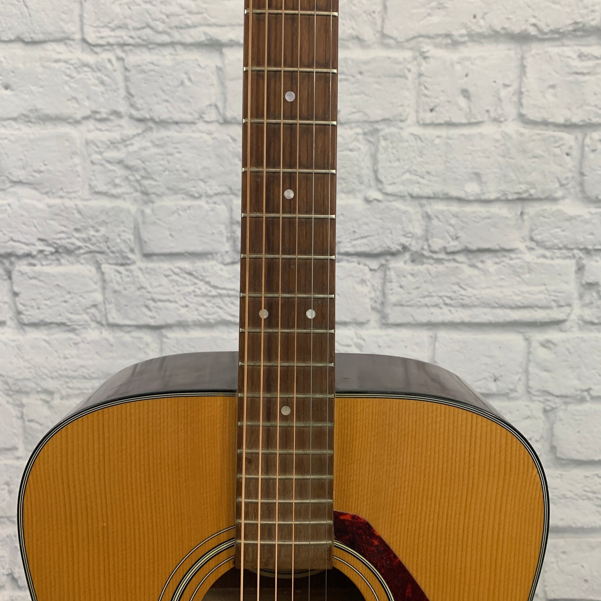 Yamaha F-335 Dreadnought Acoustic Guitar