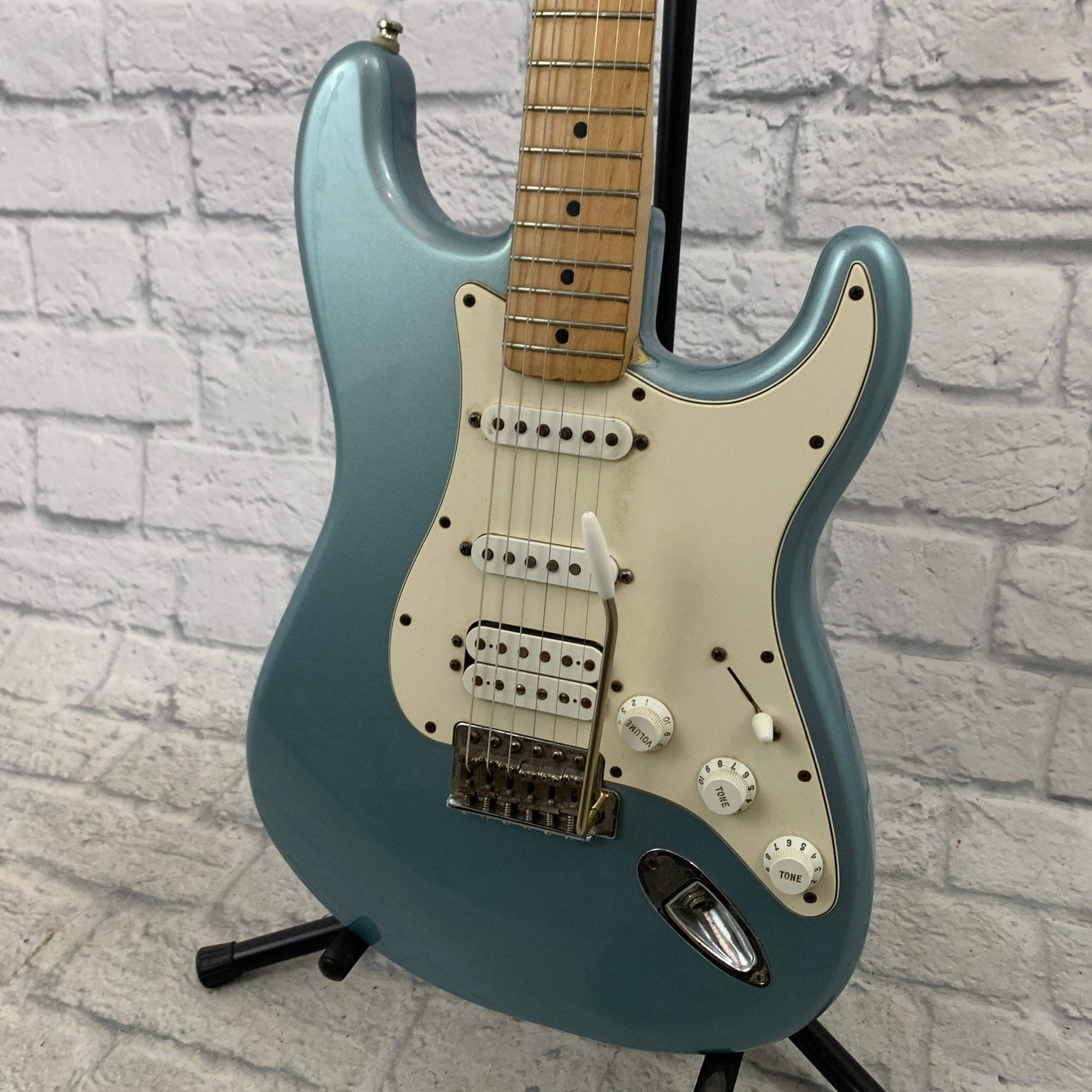 MIM 2005/2006 Fender Stratocaster Electric Guitar - Blue