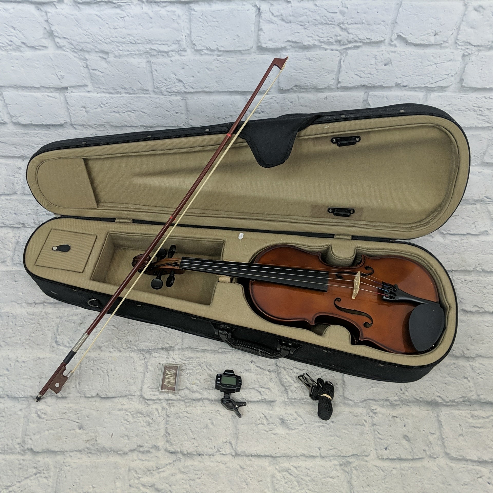 Palatino VN-350 4/4 Violin with Black Case and Fishman Tuner