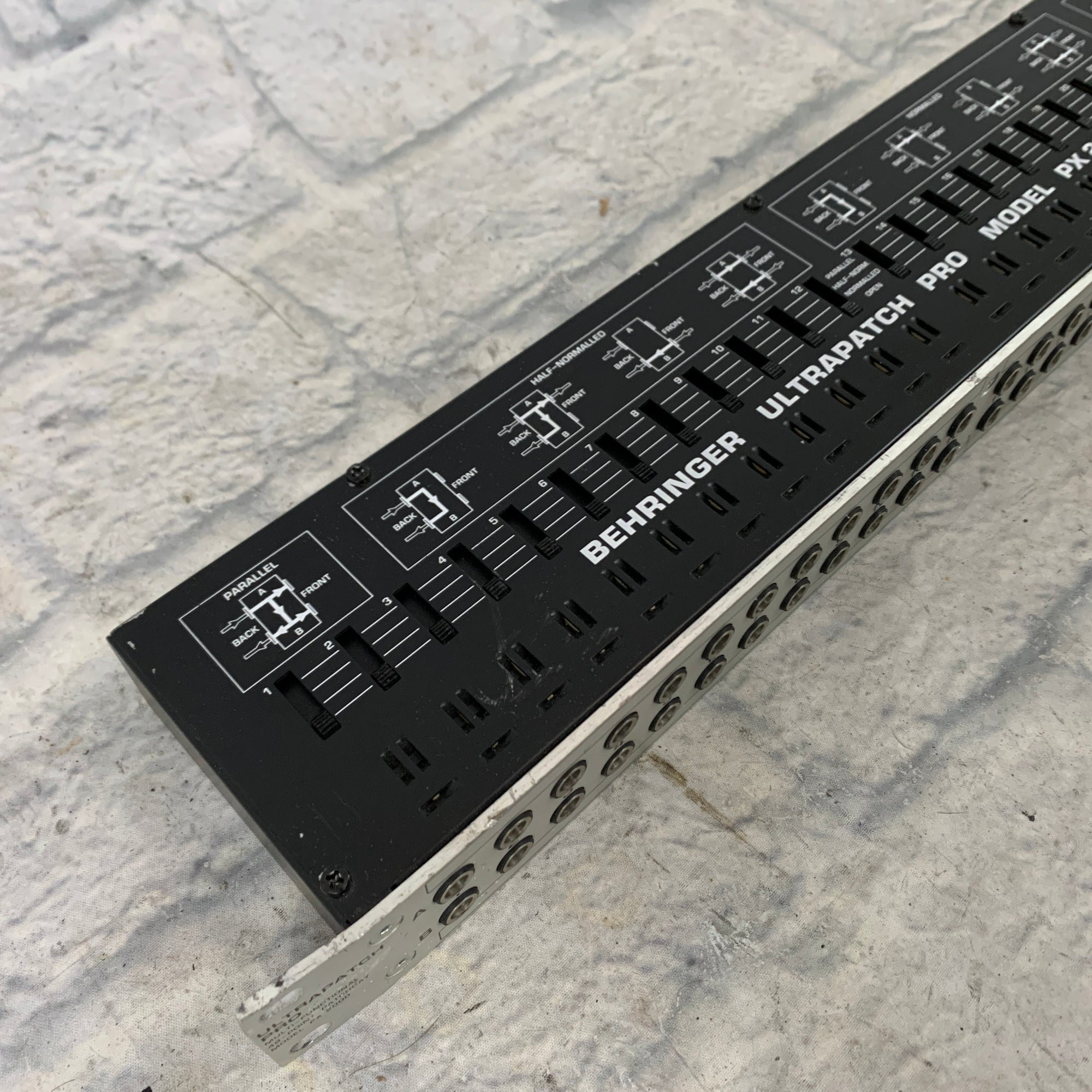 Behringer PX 2000 Ultrapatch Pro 48-Point Rack Patchbay