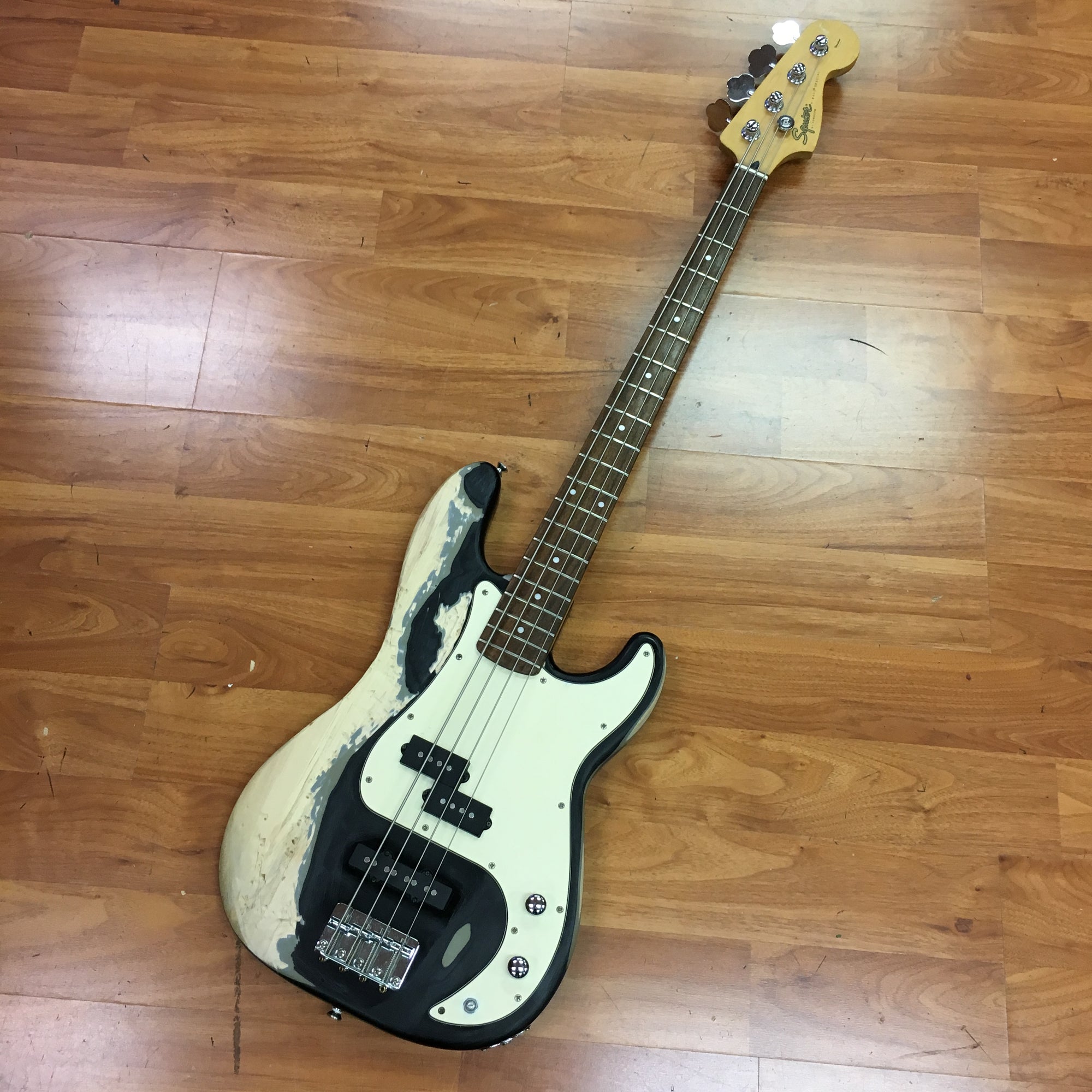 Squier Standard Jazz 4 String Bass