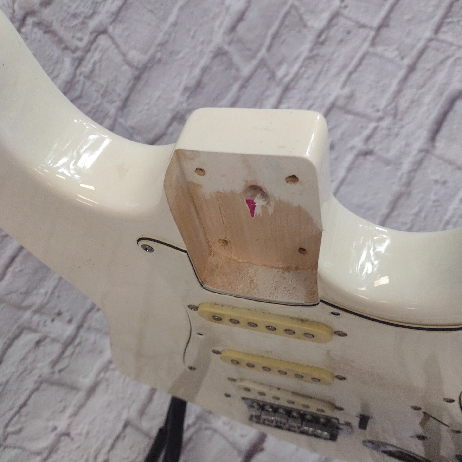 Unknown Olympic White Strat Body w. Pickguard