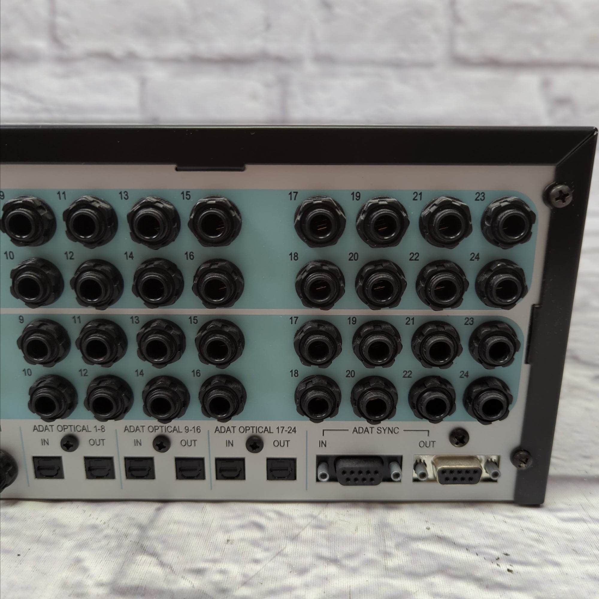 Alesis HD24XR Rackmount 24-Track 96kHz Hard Disk Audio Recorder with Fireport 1394