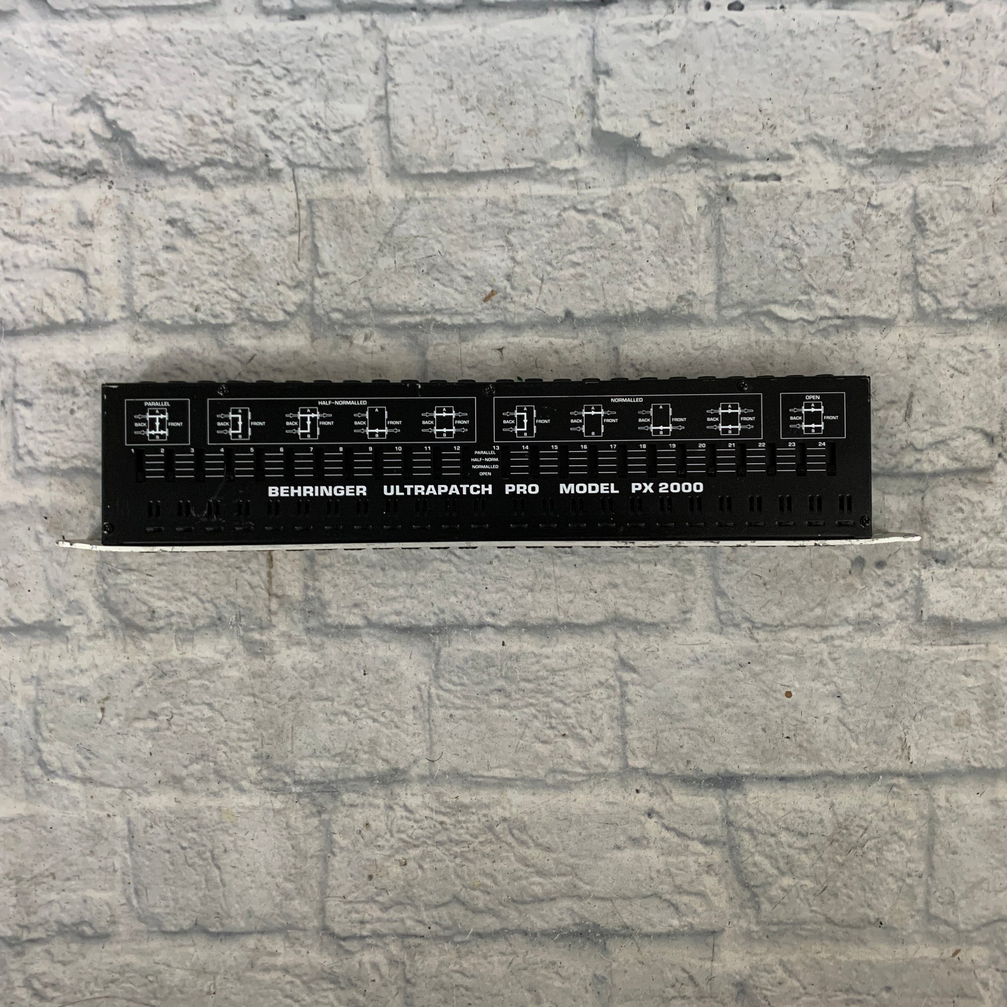 Behringer PX 2000 Ultrapatch Pro 48-Point Rack Patchbay